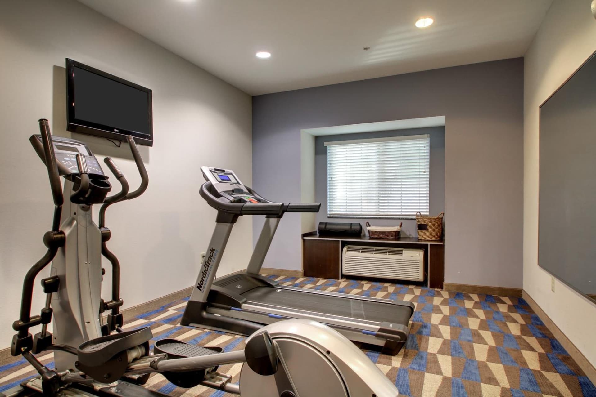 Microtel Inn & Suites by Wyndham Tuscaloosa gallery photo in Tuscaloosa, AL — image 33