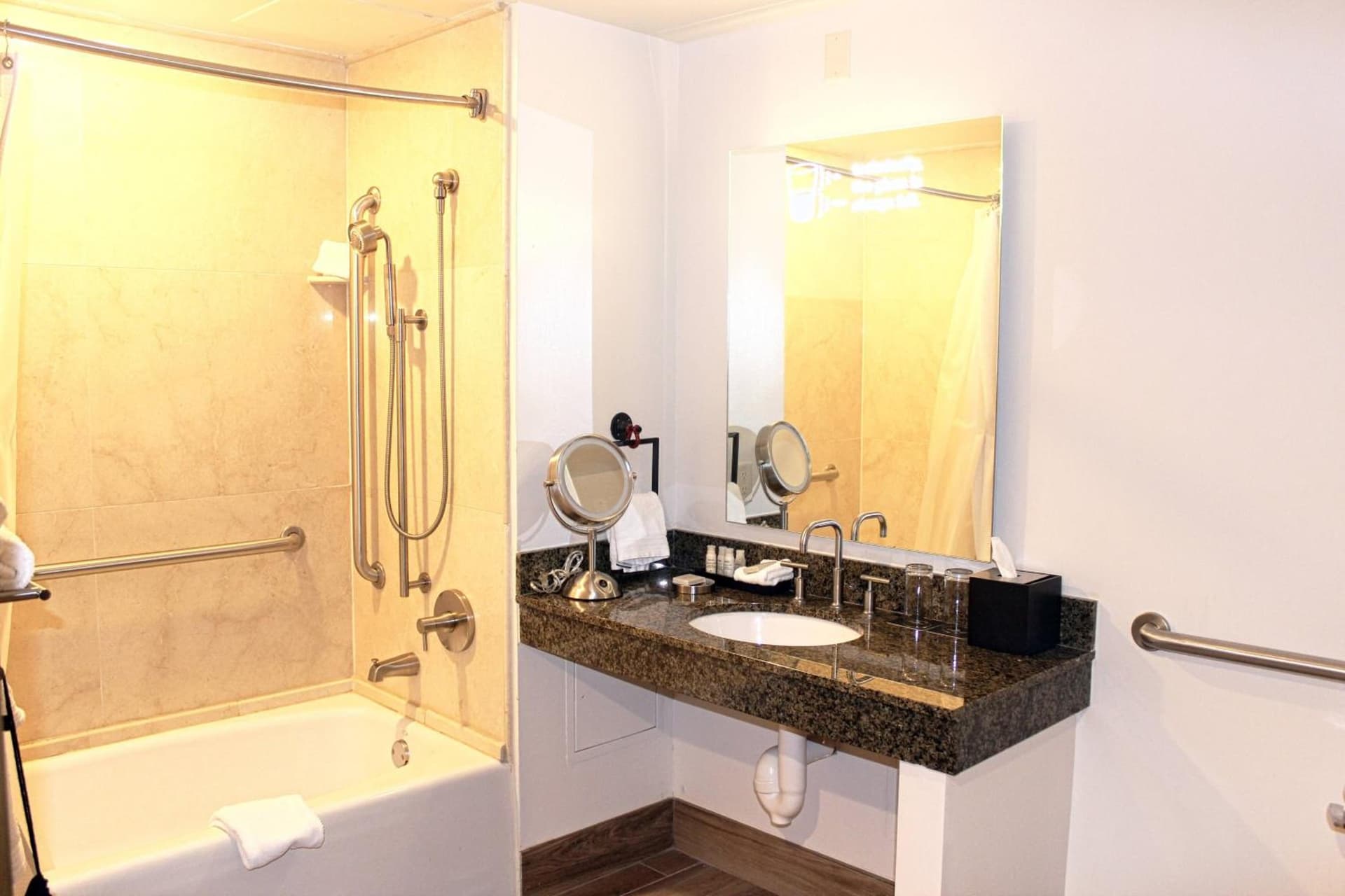 Renaissance Toledo Downtown Hotel gallery photo in Toledo, OH — image 18