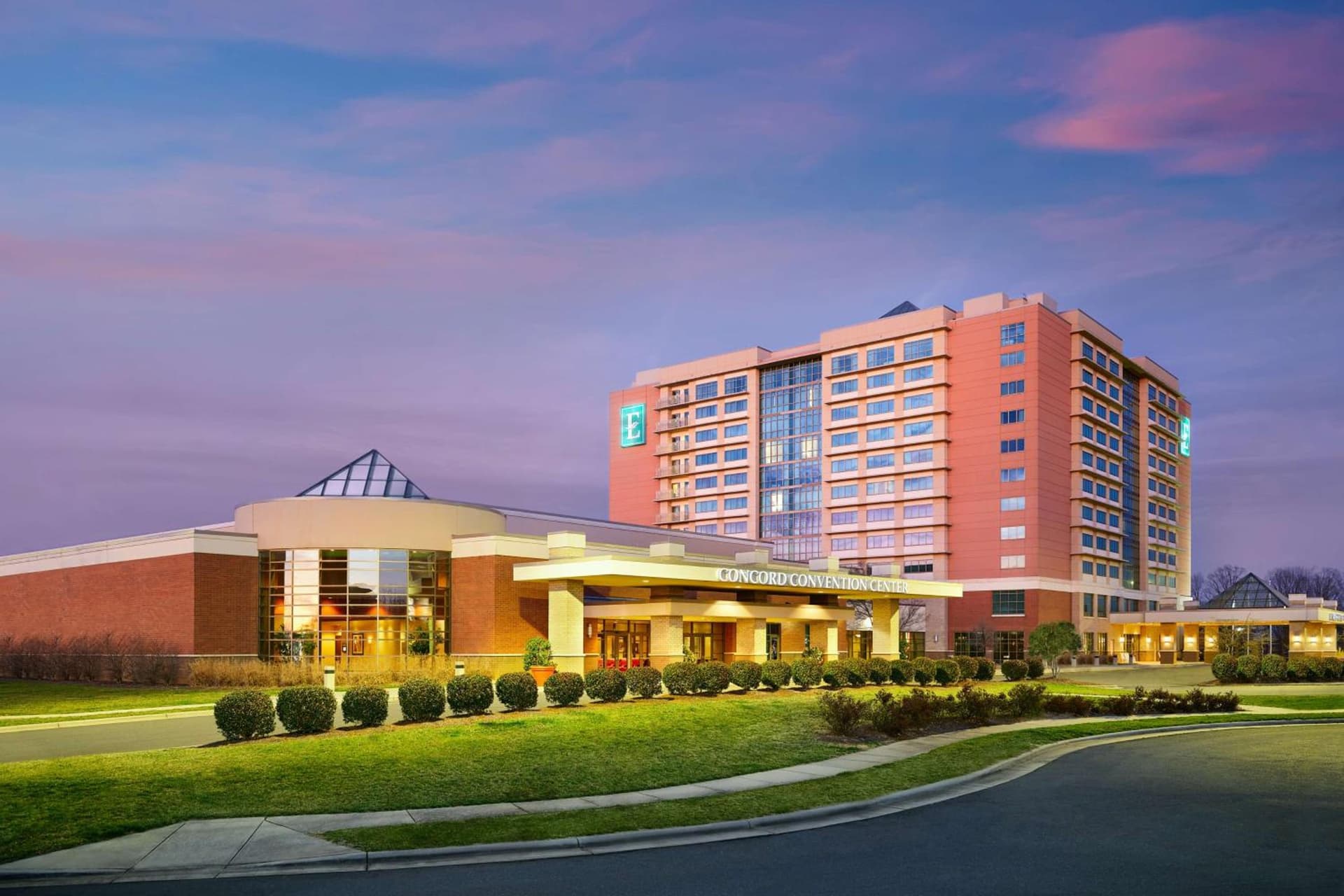 Embassy Suites by Hilton Charlotte Concord Golf Resort & Spa — hotel in Concord, North Carolina