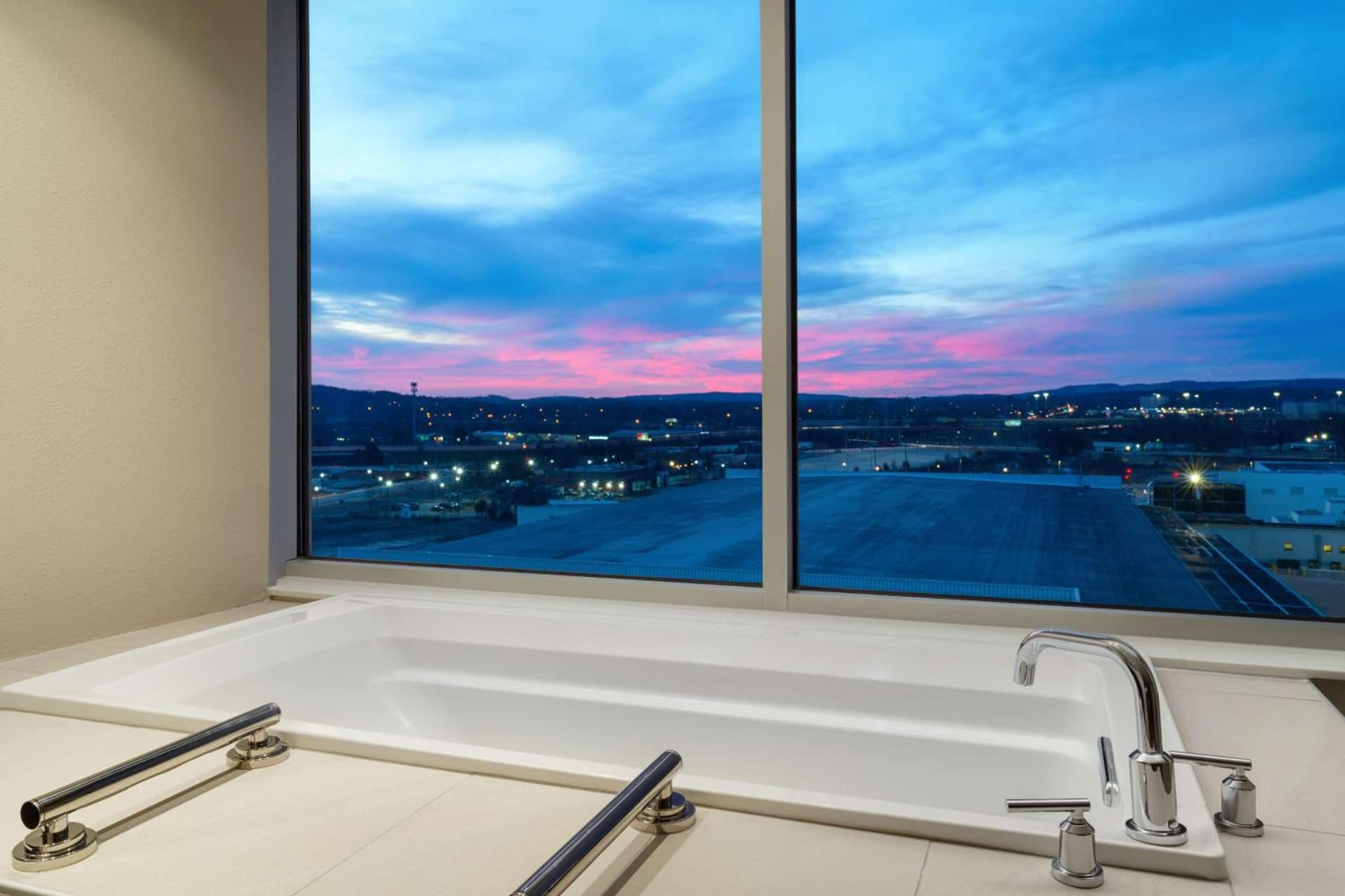 Embassy Suites Huntsville gallery photo in Huntsville, AL — image 37