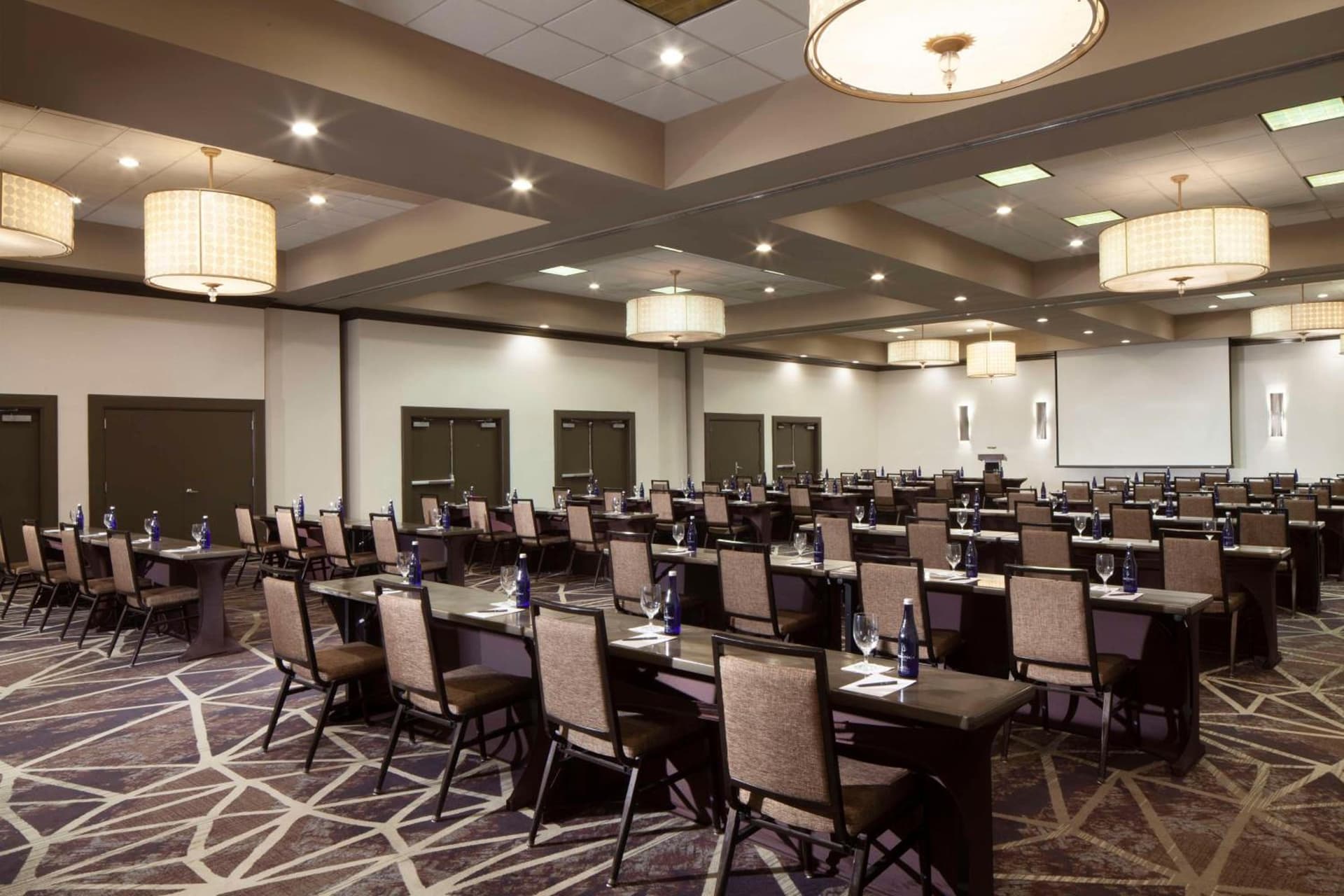 Embassy Suites by Hilton Philadelphia Airport gallery photo in Philadelphia, PA — image 59