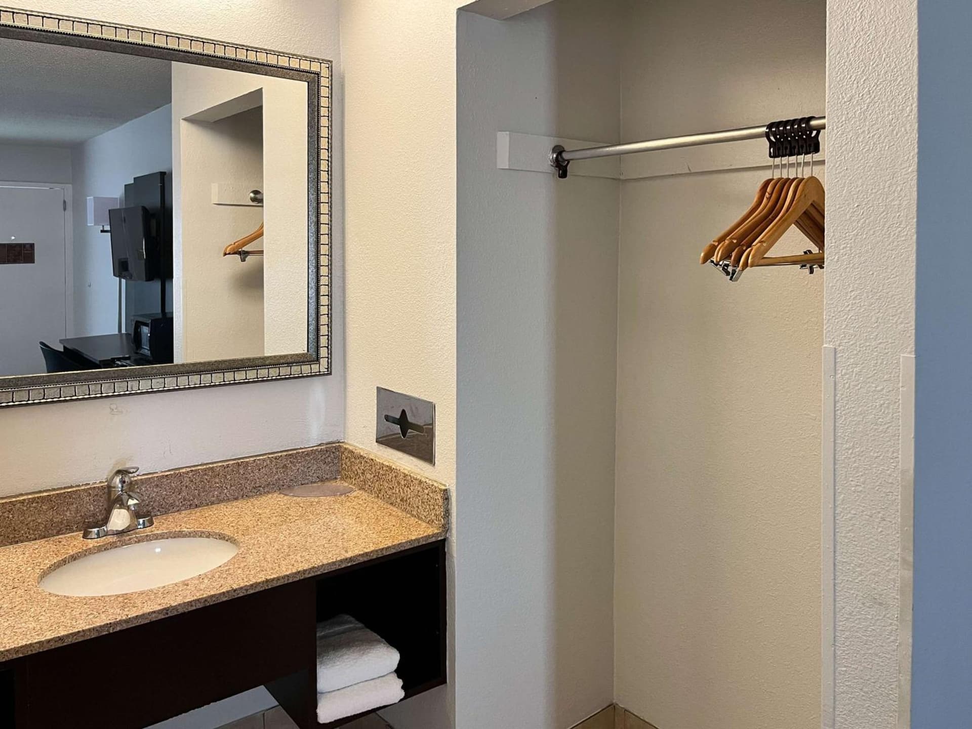 Motel 6 Montgomery, AL - Eastern Blvd. gallery photo in Montgomery, AL — image 9