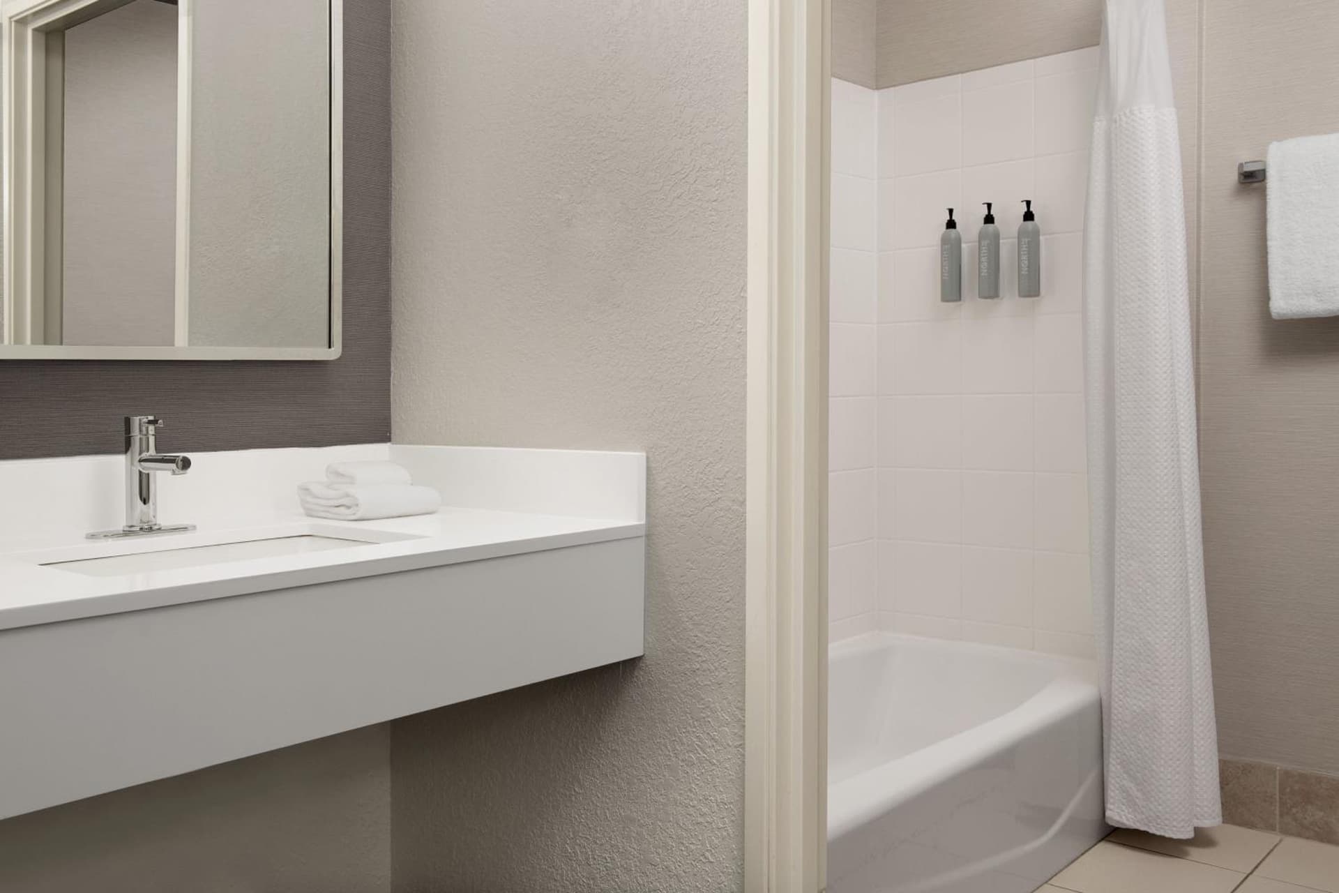 Courtyard by Marriott Panama City gallery photo in Panama City, FL — image 5