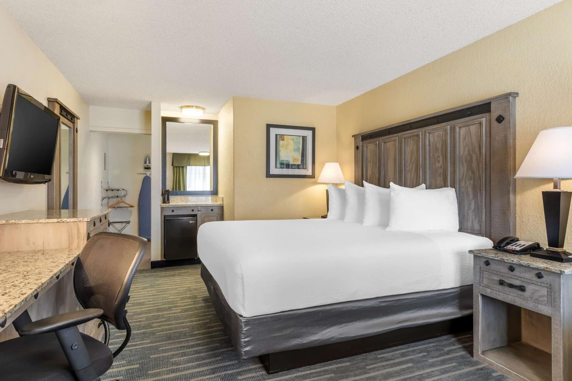 Best Western Americana Inn property views in San Diego, CA — gallery photo 3