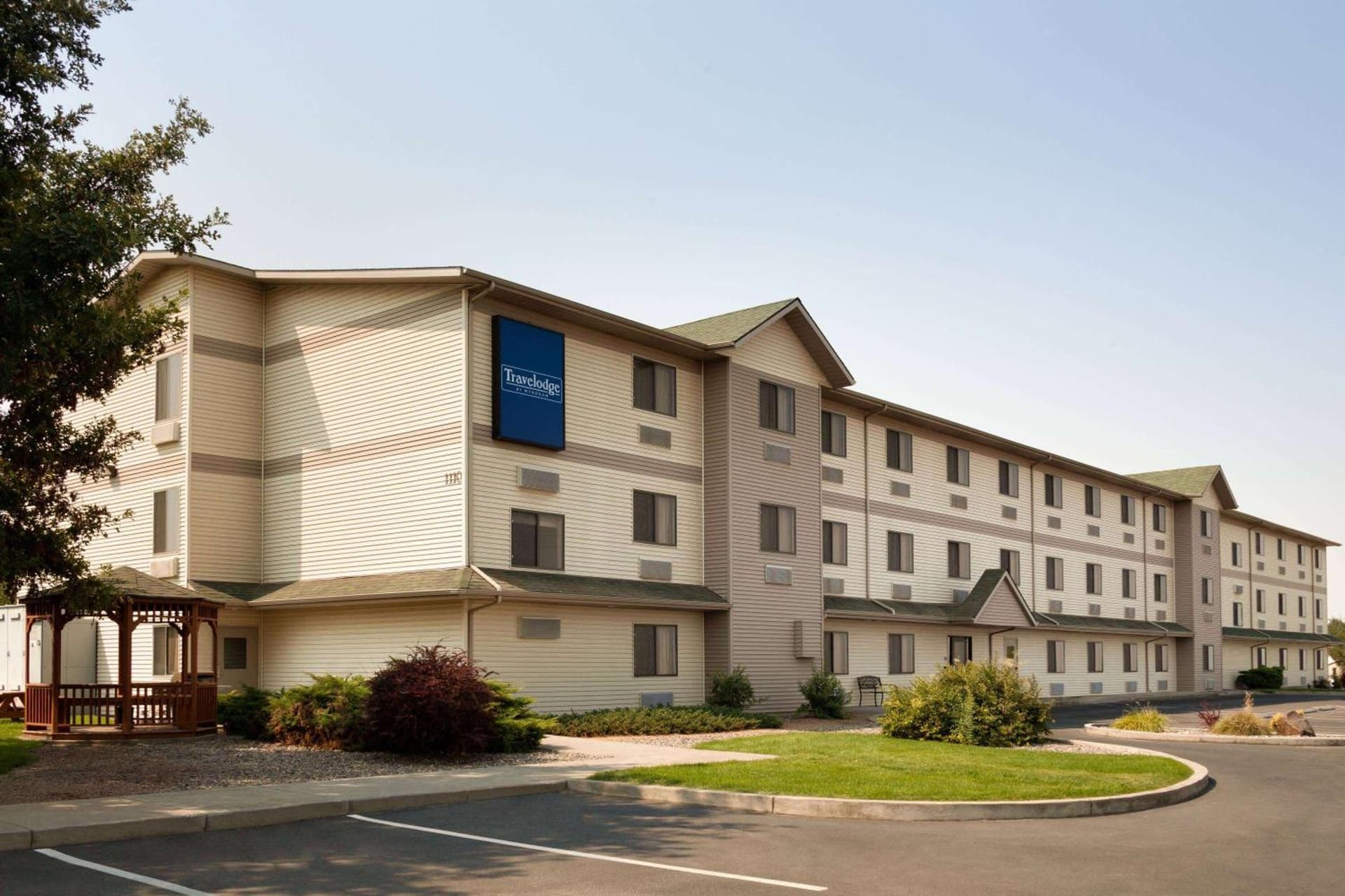 Travelodge by Wyndham Hermiston featured exterior or lobby in Hermiston, OR — similar hotel