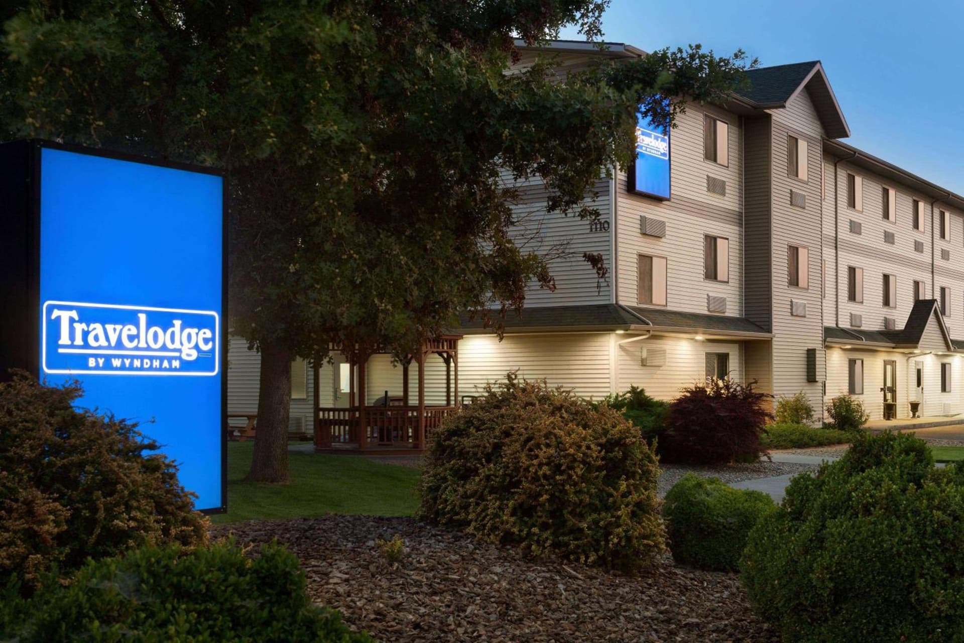 Travelodge by Wyndham Hermiston interior in Hermiston, OR — gallery photo 2