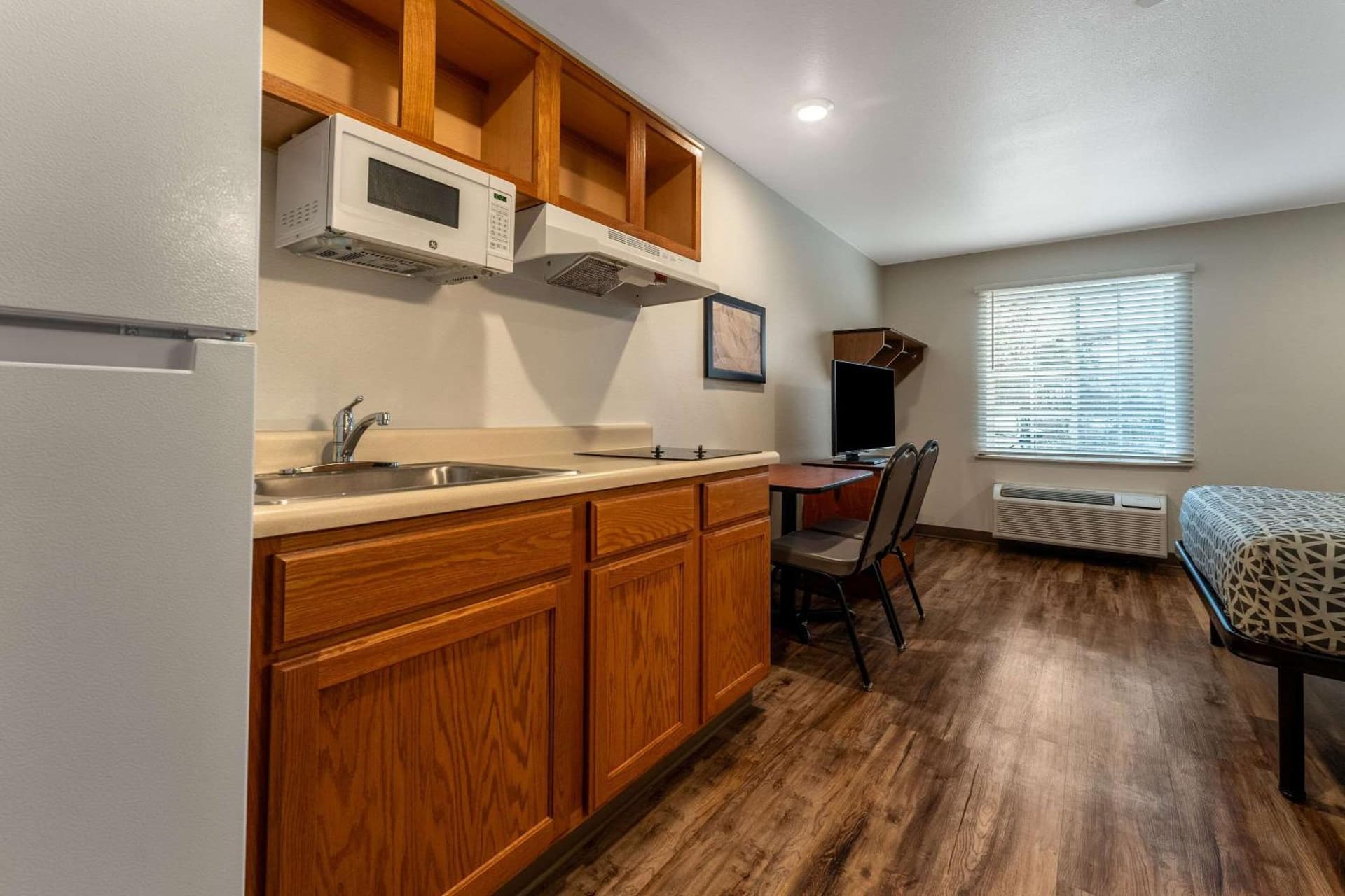 WoodSpring Suites Macon North interior in Macon, GA — gallery photo 2