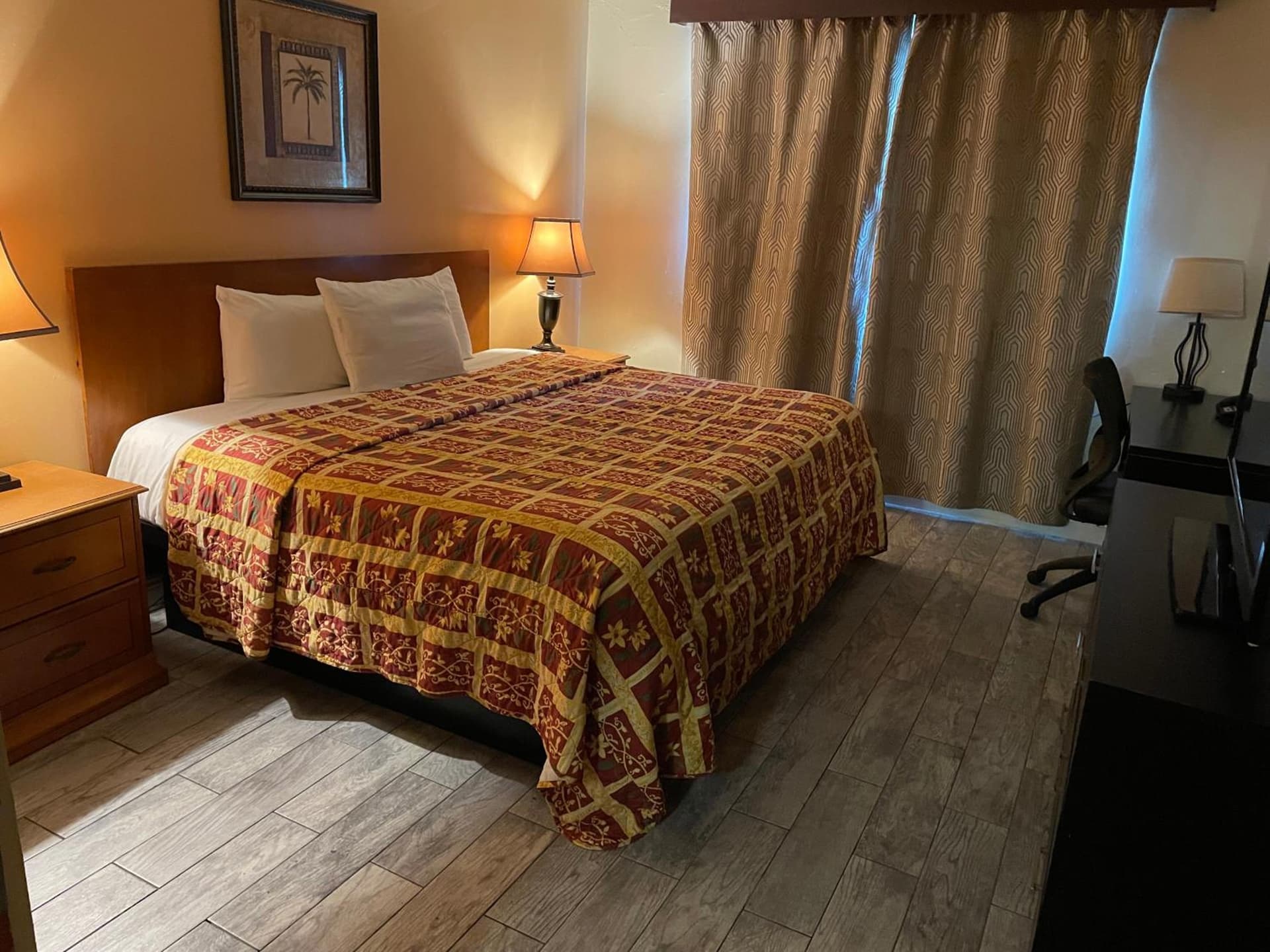Grand Inn property views in Fullerton, CA — gallery photo 3