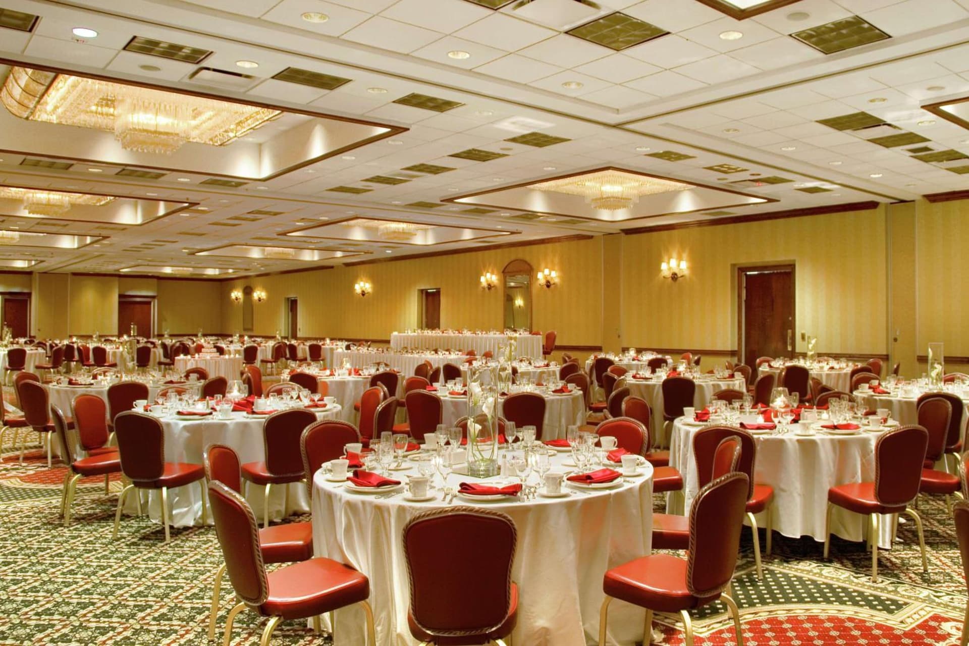 DoubleTree by Hilton Chicago/Alsip property views in Alsip, IL — gallery photo 3