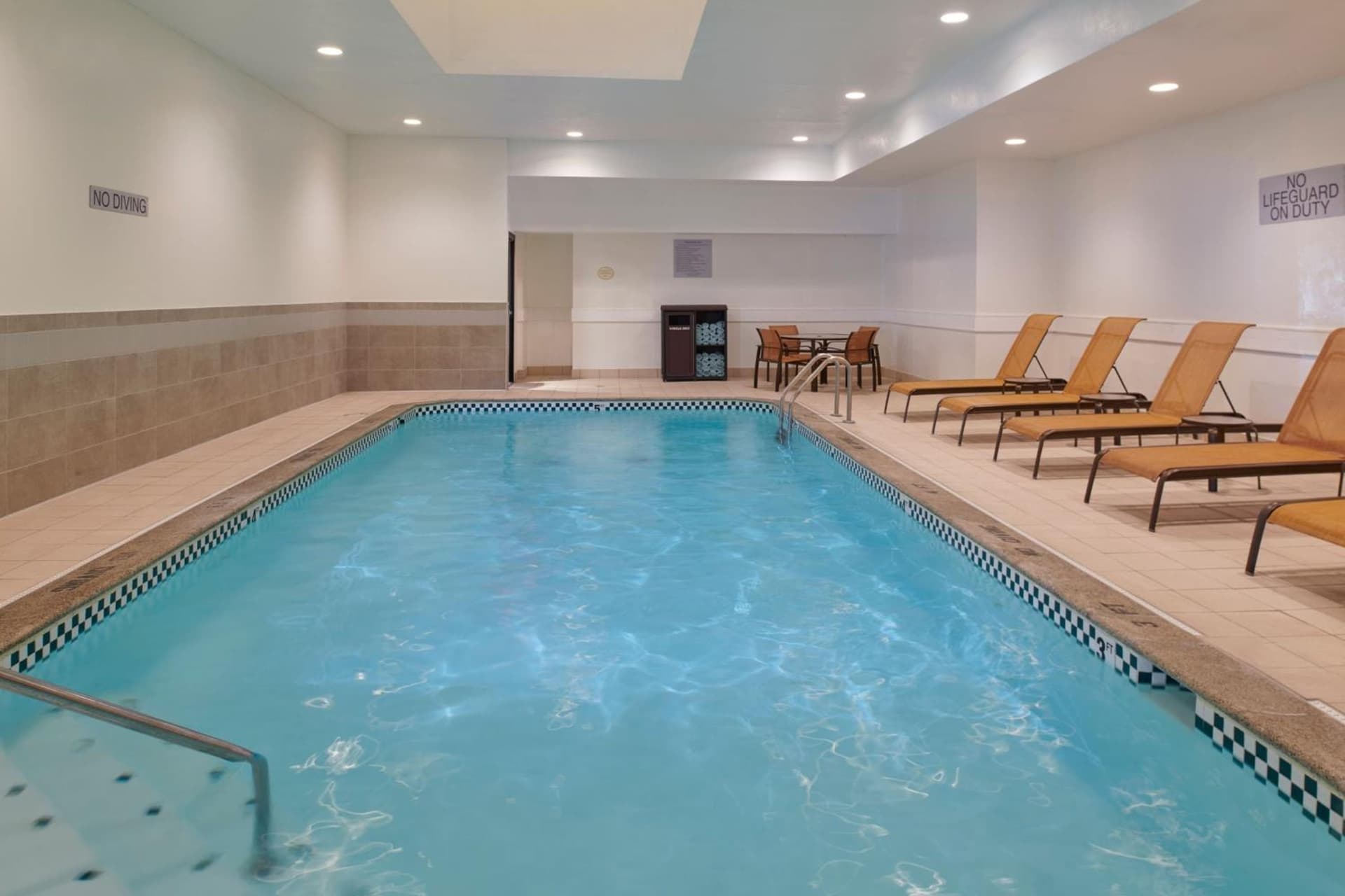 Courtyard by Marriott Detroit Livonia interior in Livonia, MI — gallery photo 2