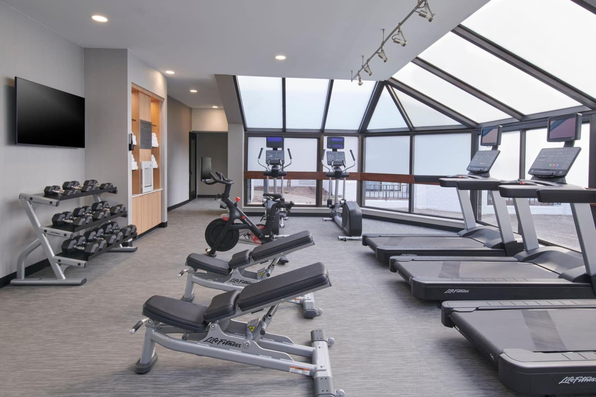 Courtyard by Marriott Detroit Livonia gallery photo in Livonia, MI — image 25