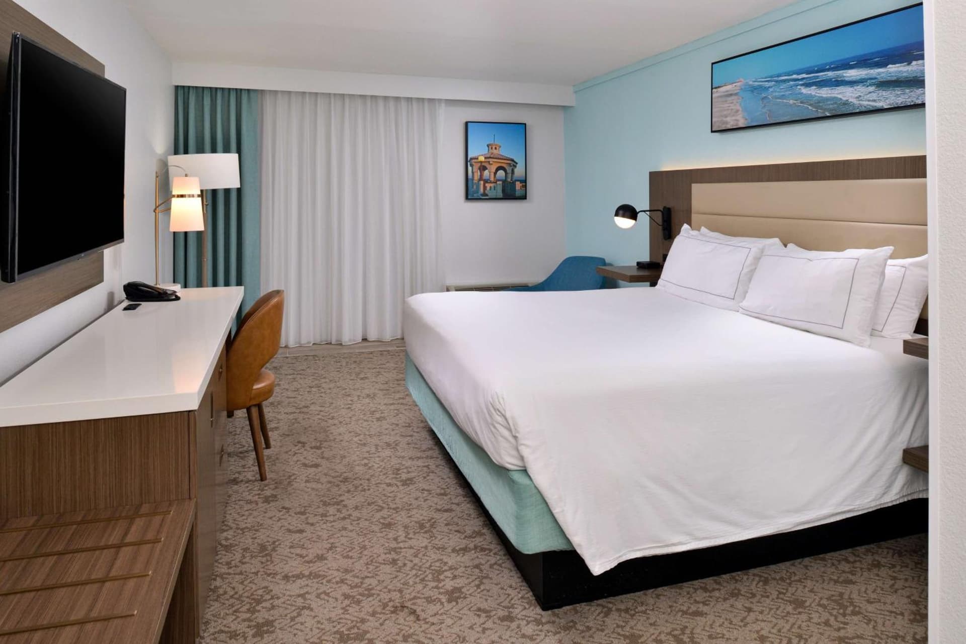 DoubleTree by Hilton Corpus Christi Beachfront interior in Corpus Christi, TX — gallery photo 2