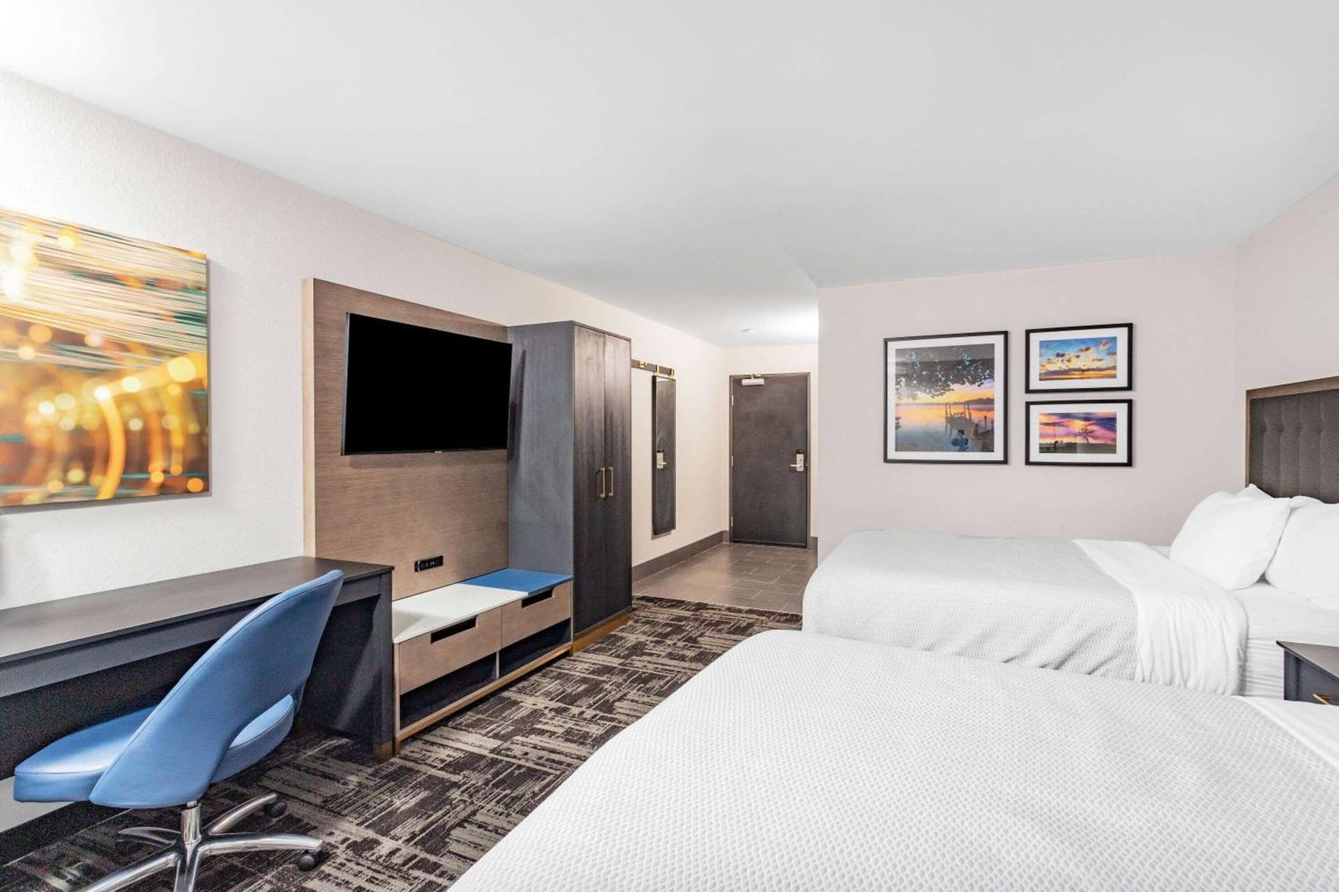 LaQuinta Suites by Wyndham South Bend Notre Dame Area gallery photo in South Bend, IN — image 37