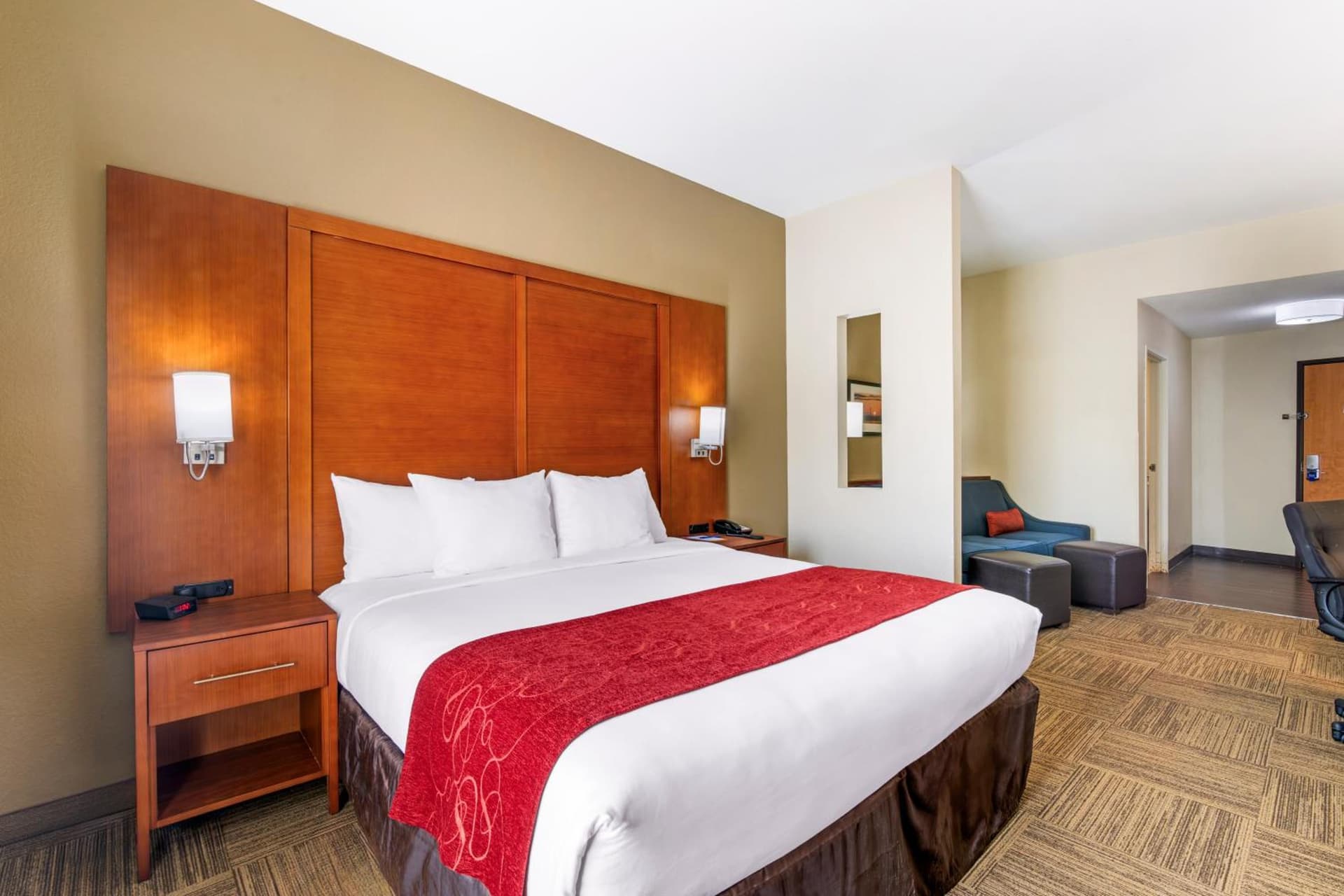 Comfort Suites Brunswick interior in Brunswick, GA — gallery photo 2