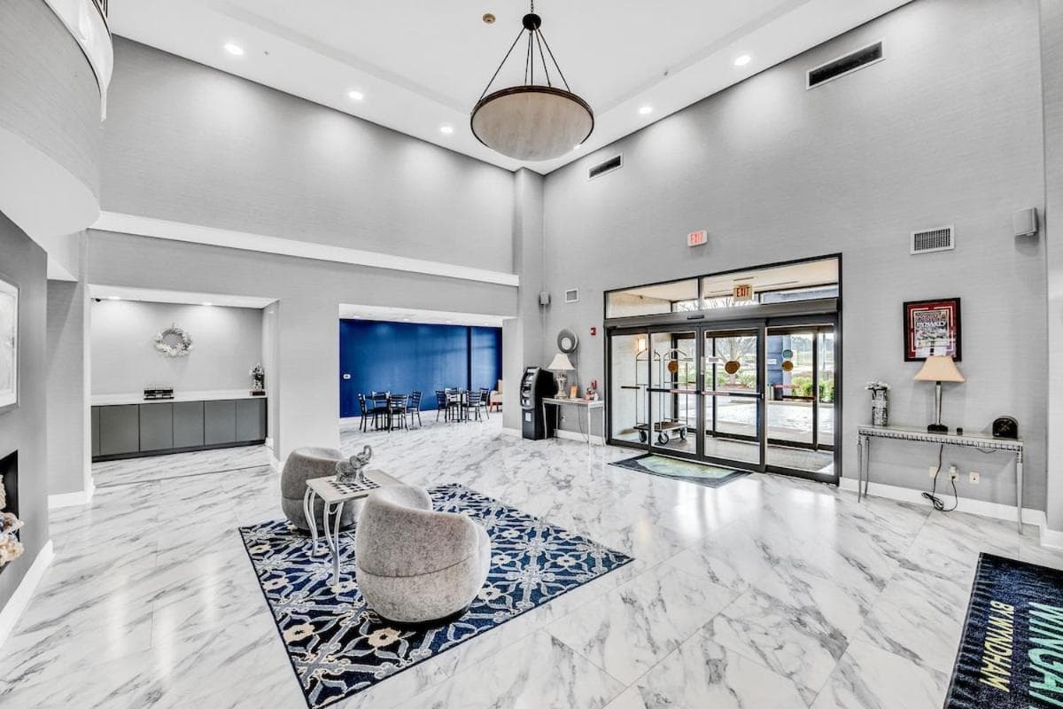 Wingate by Wyndham Tuscaloosa interior in Tuscaloosa, AL — gallery photo 2