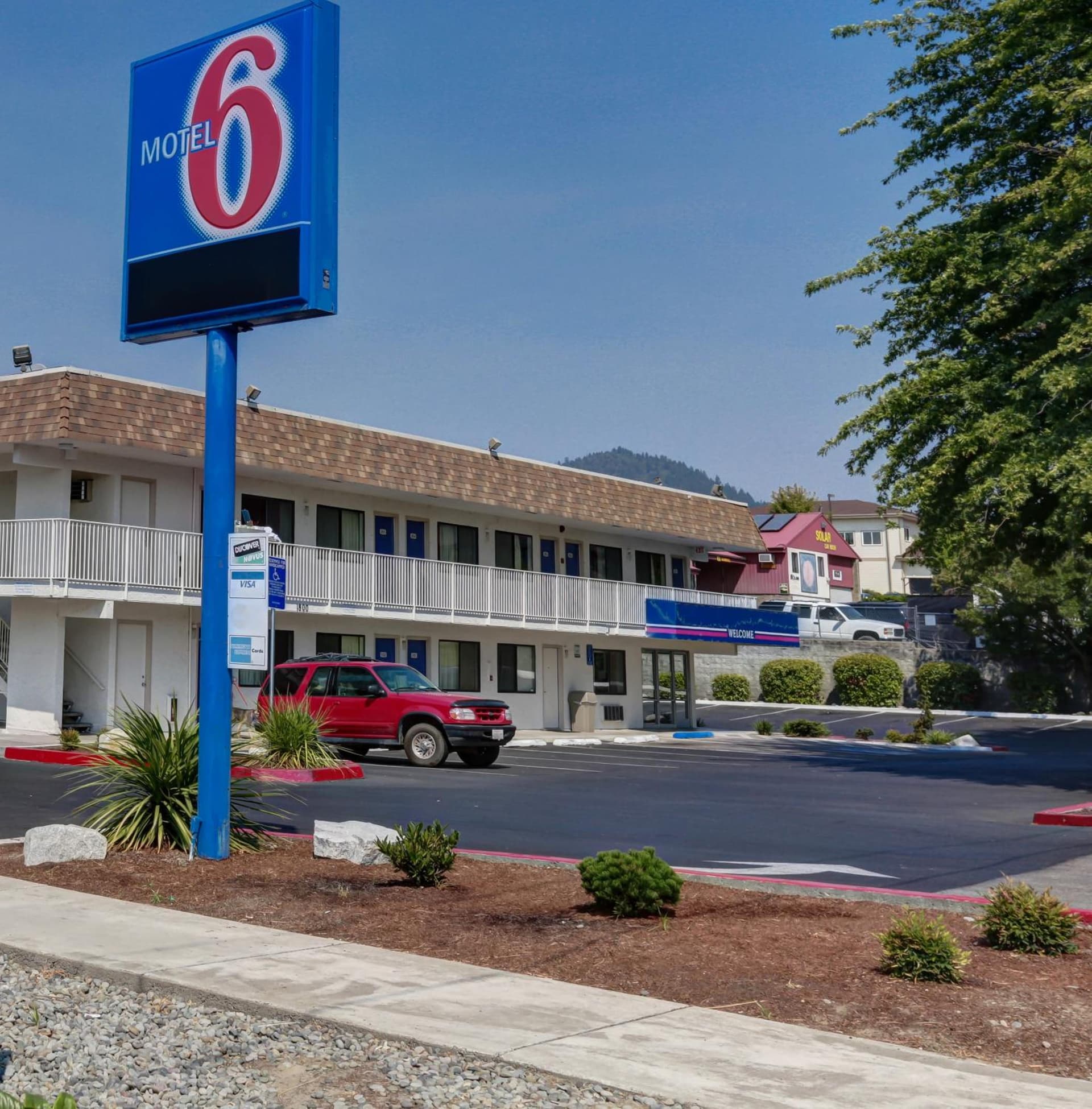 Motel 6-Grants Pass, OR property views in Grants Pass, OR — gallery photo 3