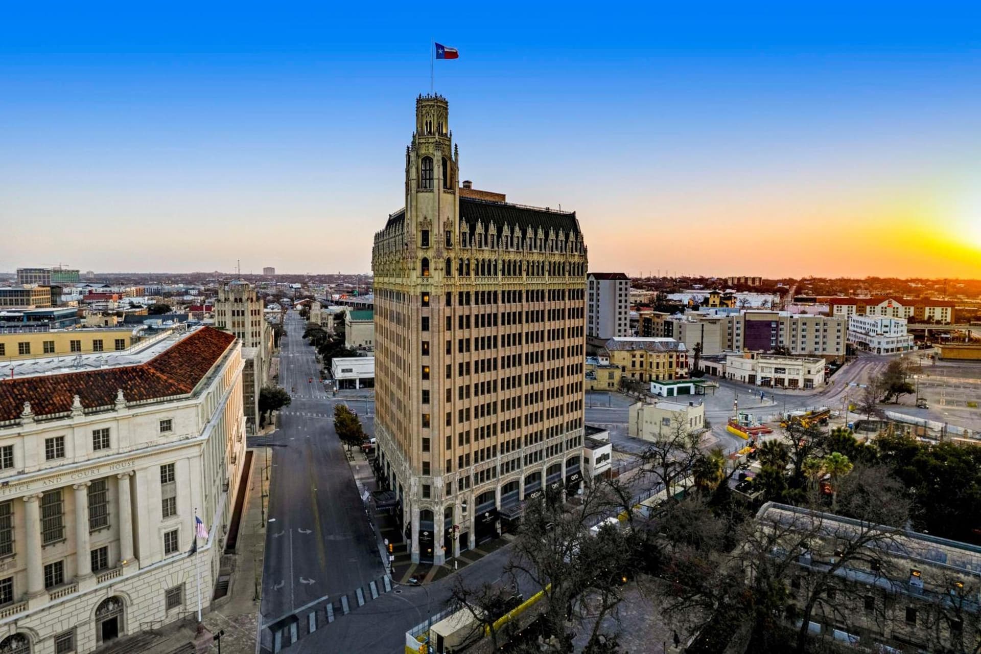 The Emily Morgan Hotel - A DoubleTree by Hilton gallery photo in San Antonio, TX — image 45