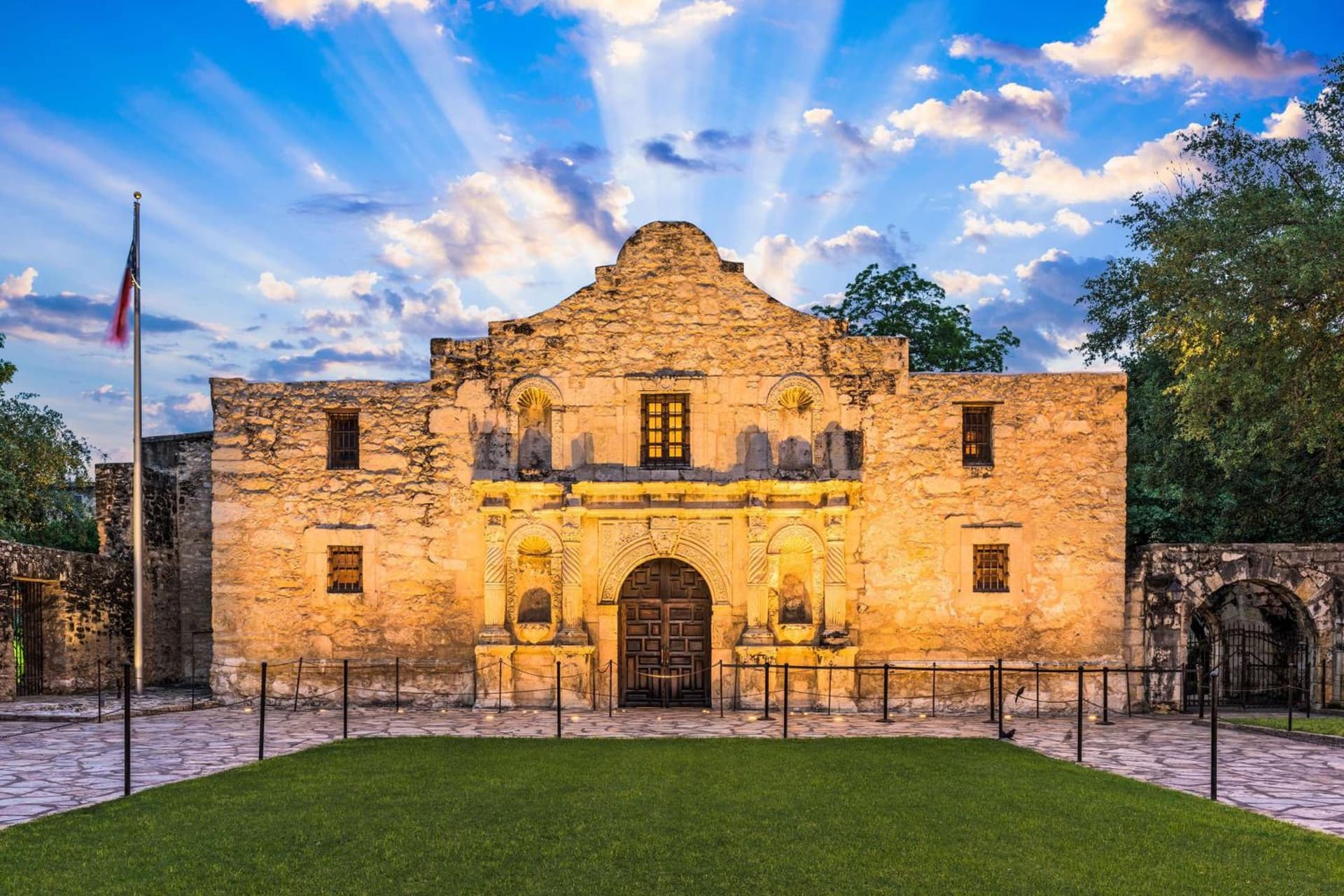 The Emily Morgan Hotel - A DoubleTree by Hilton gallery photo in San Antonio, TX — image 36