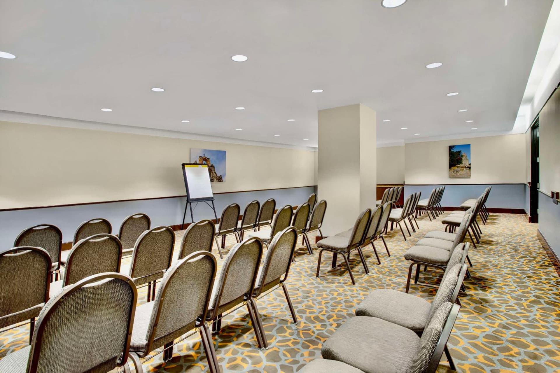 The Emily Morgan Hotel - A DoubleTree by Hilton gallery photo in San Antonio, TX — image 49