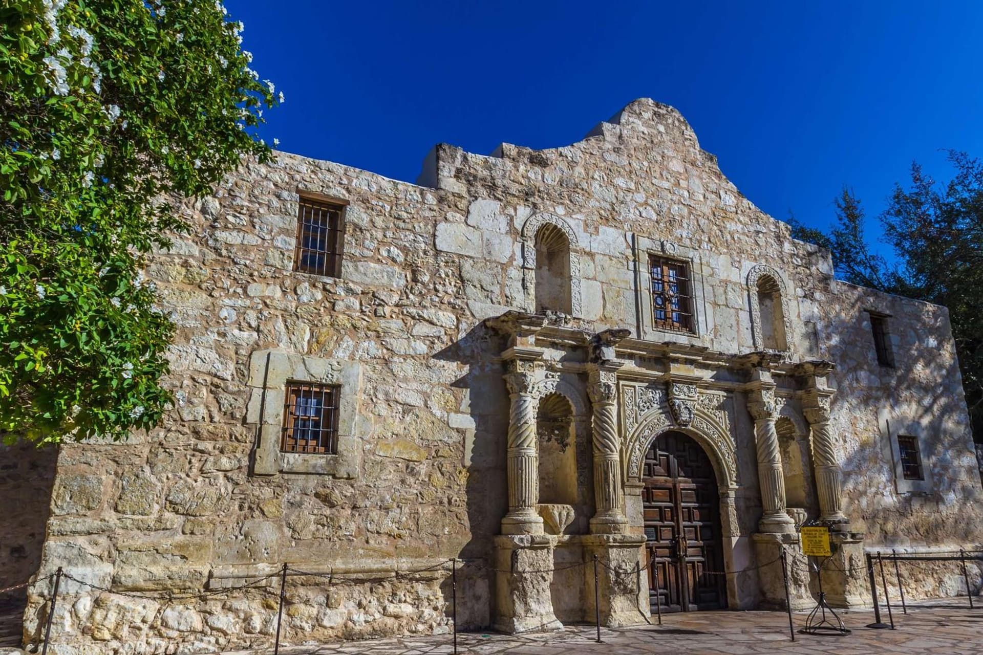 The Emily Morgan Hotel - A DoubleTree by Hilton gallery photo in San Antonio, TX — image 47