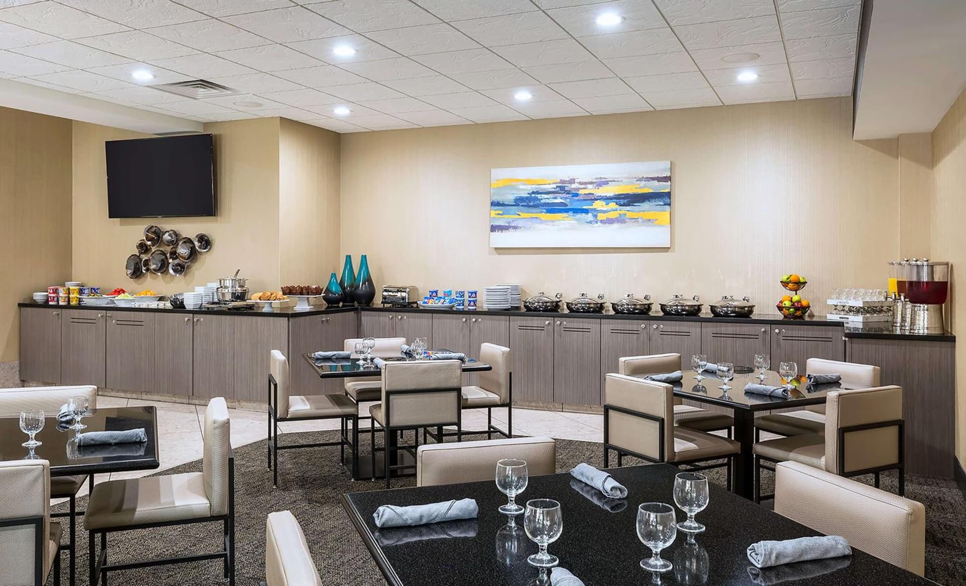 DoubleTree by Hilton Madison Downtown interior in Madison, WI — gallery photo 2