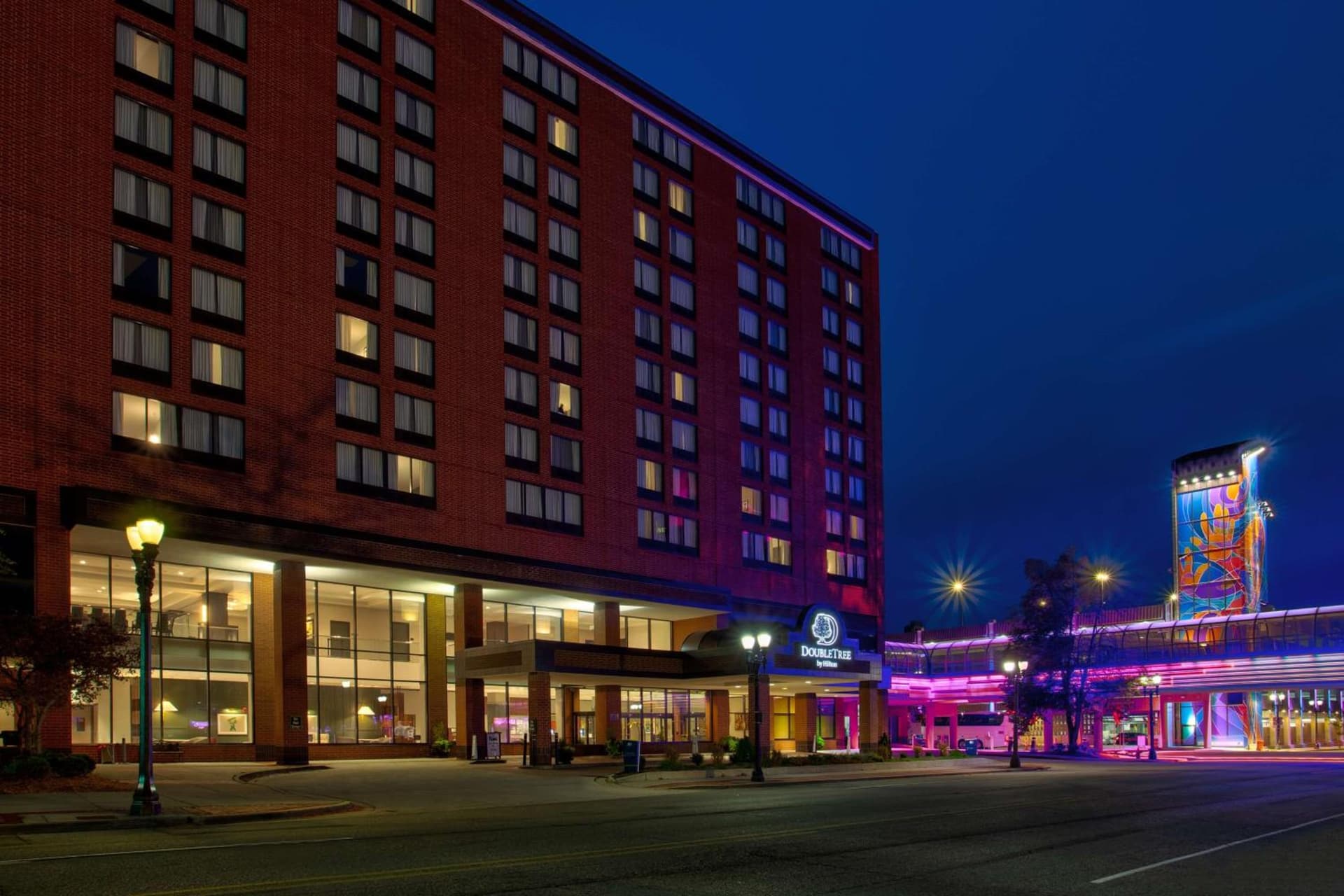 DoubleTree by Hilton Lansing gallery photo in Lansing, MI — image 74