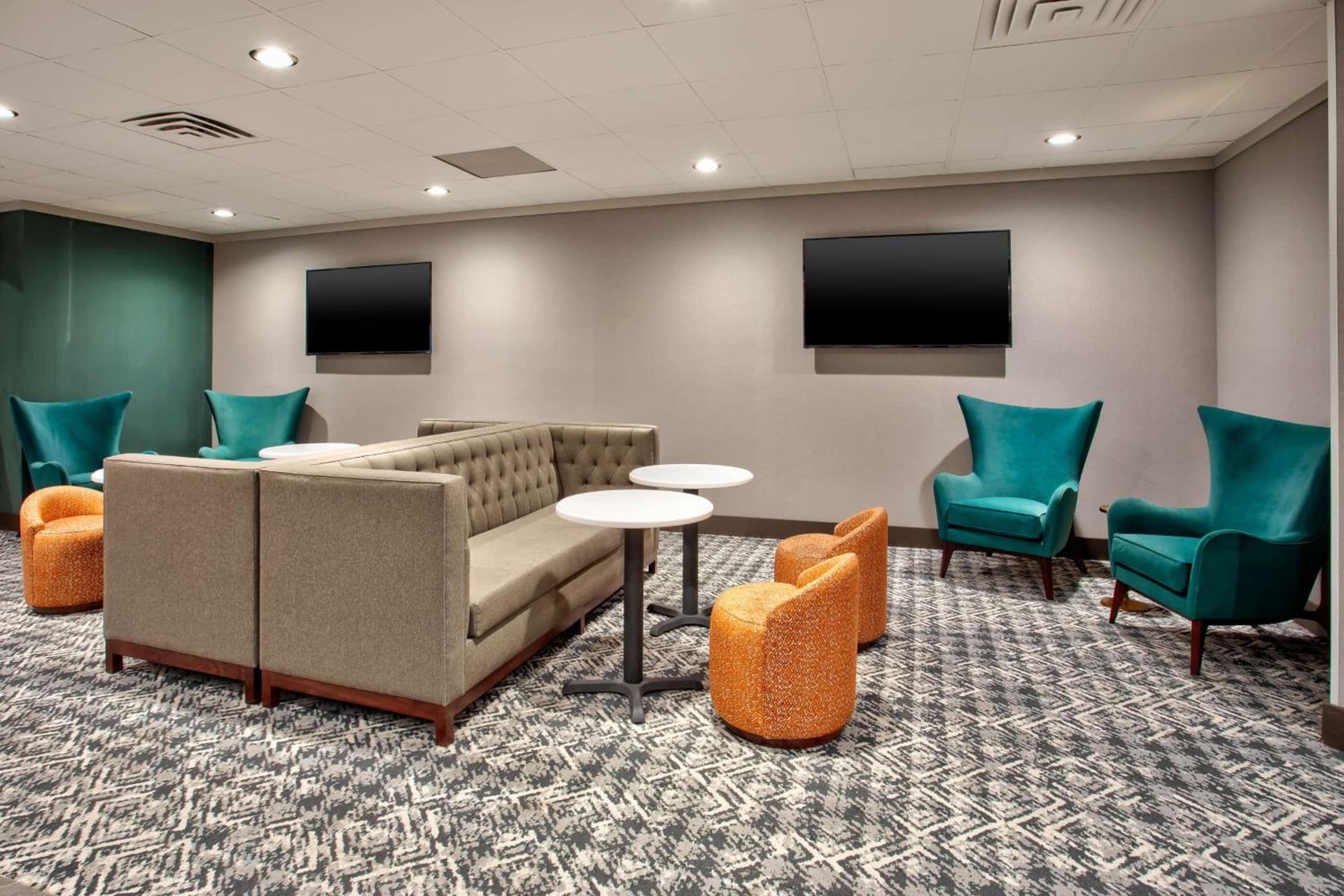 DoubleTree by Hilton Lansing property views in Lansing, MI — gallery photo 3