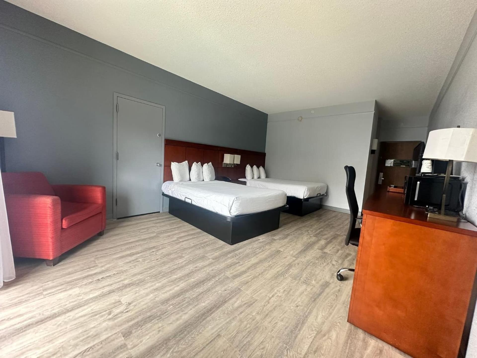 Super 8 by Wyndham Dallas Love Field Airport gallery photo in Dallas, TX — image 43