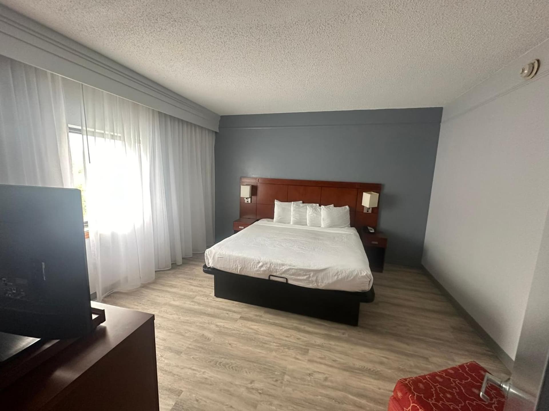 Super 8 by Wyndham Dallas Love Field Airport gallery photo in Dallas, TX — image 48