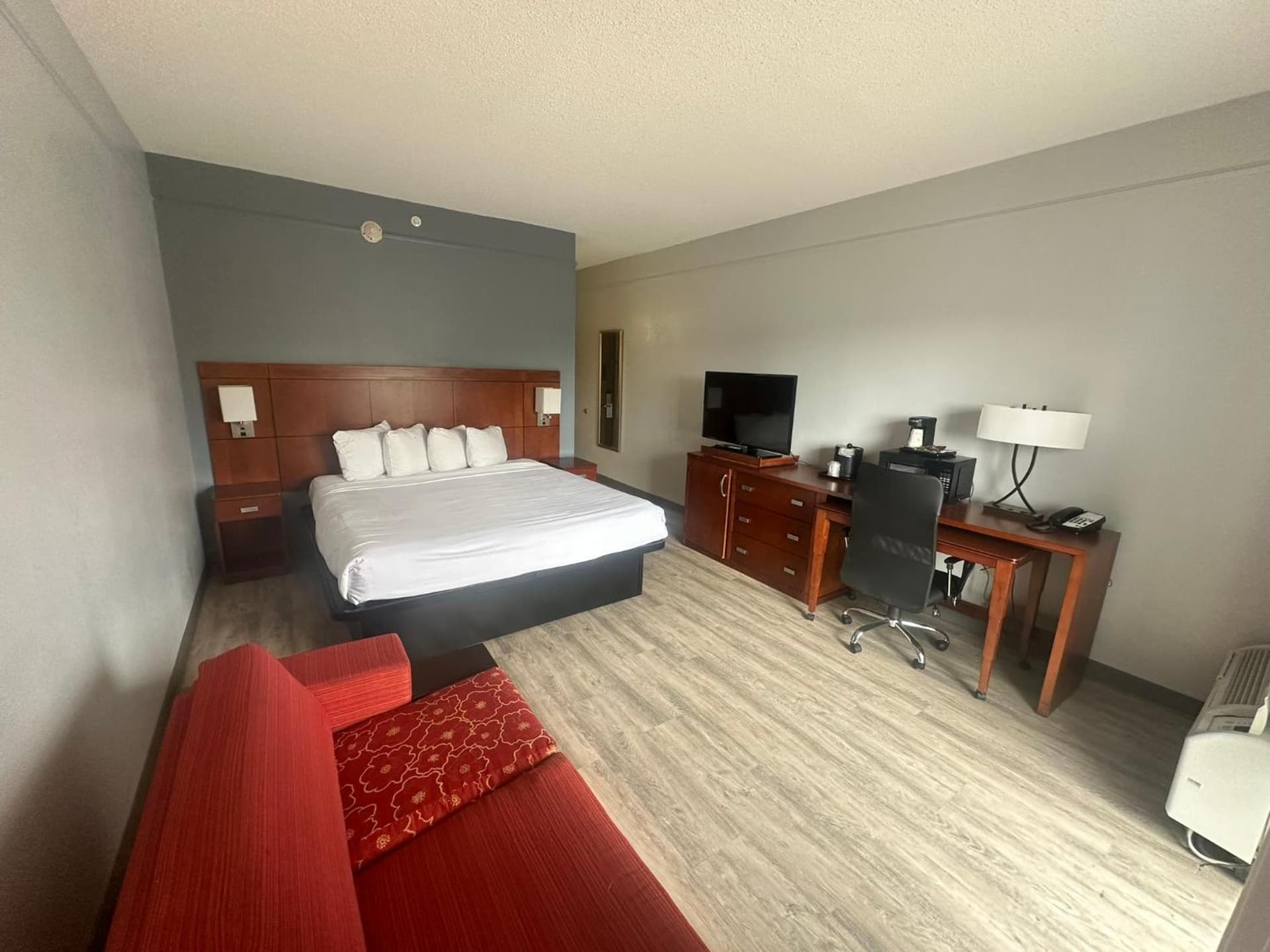 Super 8 by Wyndham Dallas Love Field Airport gallery photo in Dallas, TX — image 7