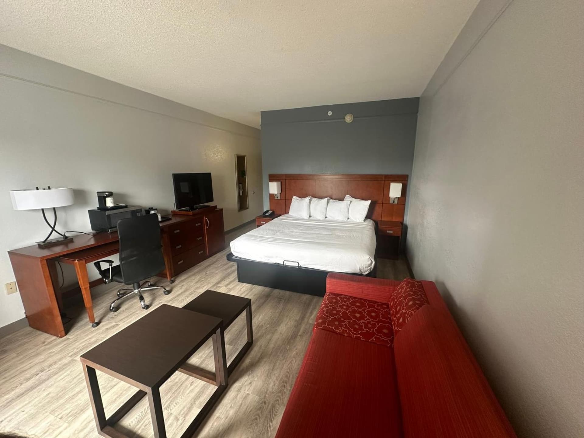 Super 8 by Wyndham Dallas Love Field Airport gallery photo in Dallas, TX — image 52