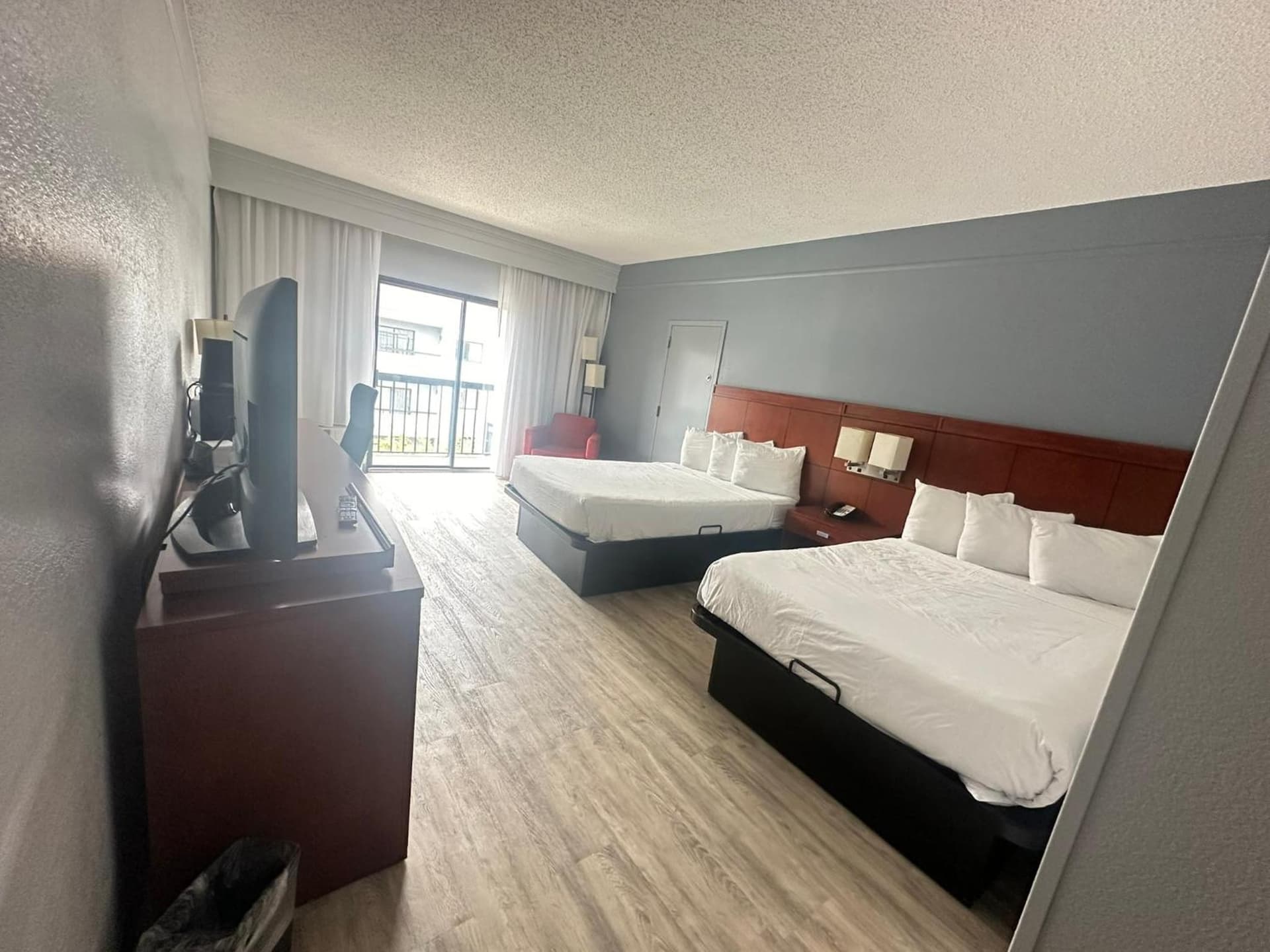 Super 8 by Wyndham Dallas Love Field Airport gallery photo in Dallas, TX — image 11