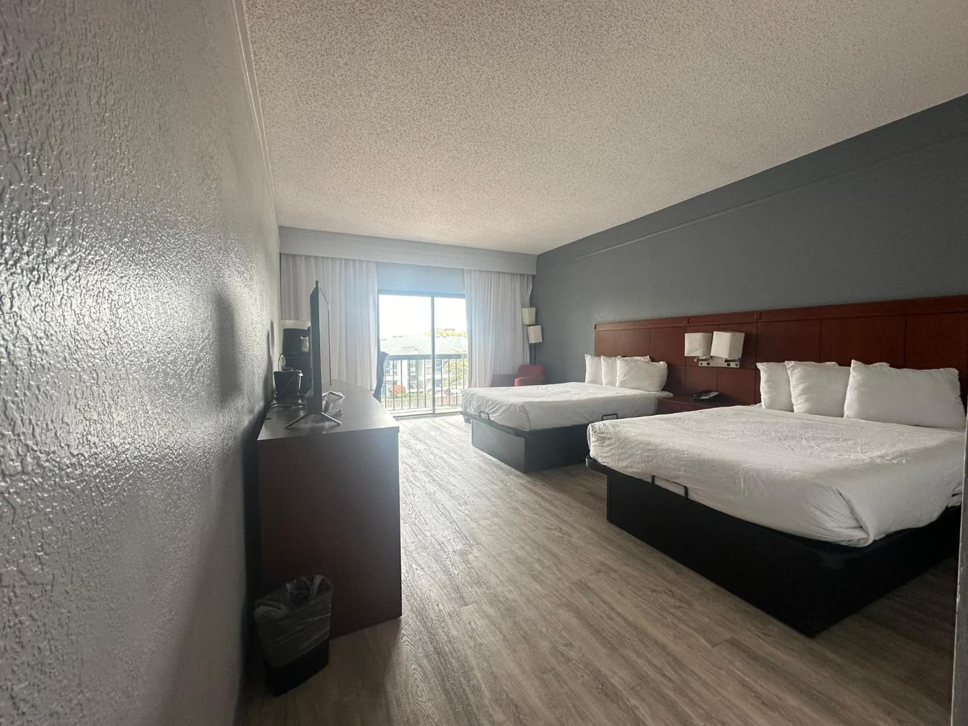 Super 8 by Wyndham Dallas Love Field Airport interior in Dallas, TX — gallery photo 2