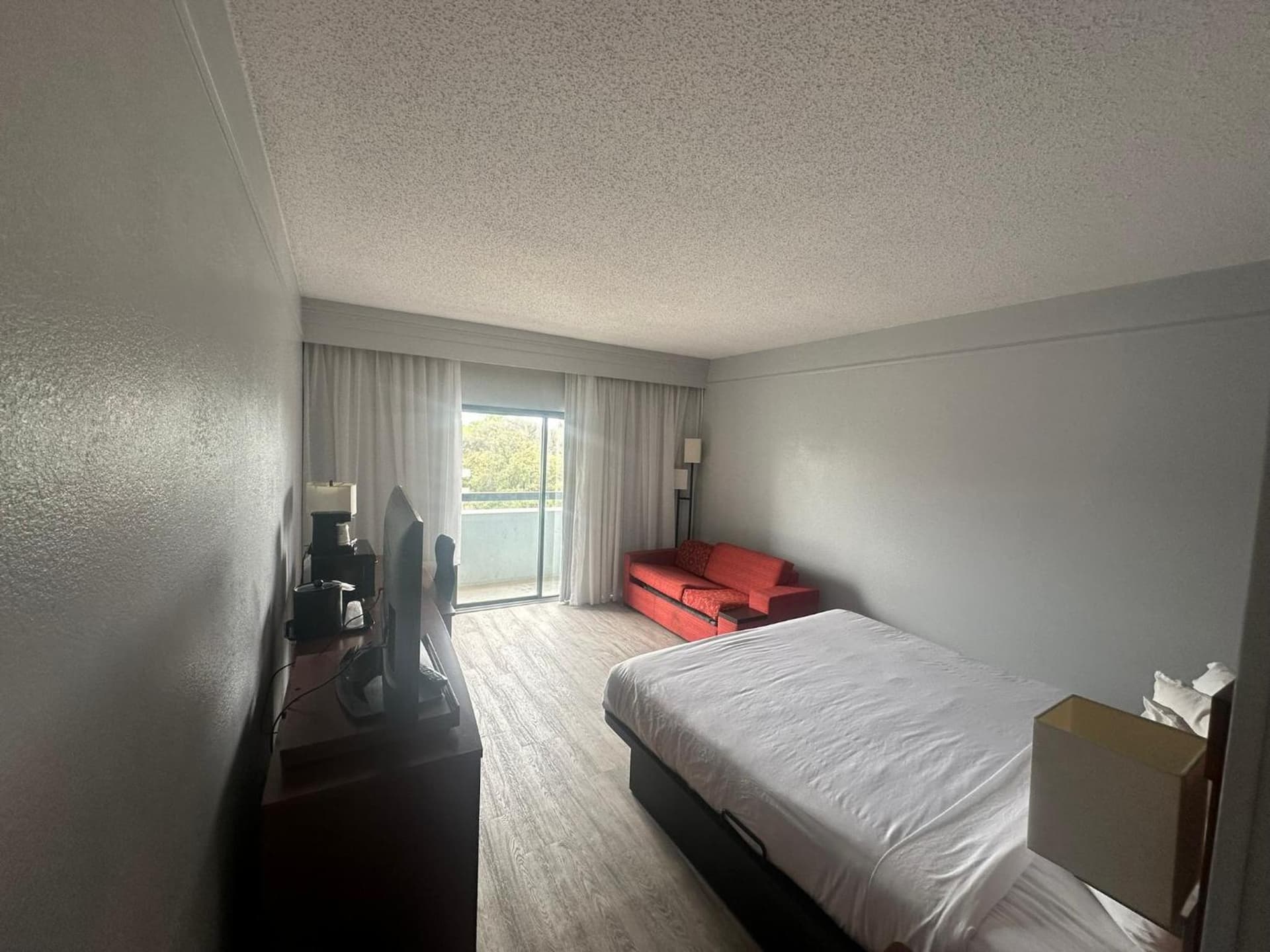 Super 8 by Wyndham Dallas Love Field Airport property views in Dallas, TX — gallery photo 3