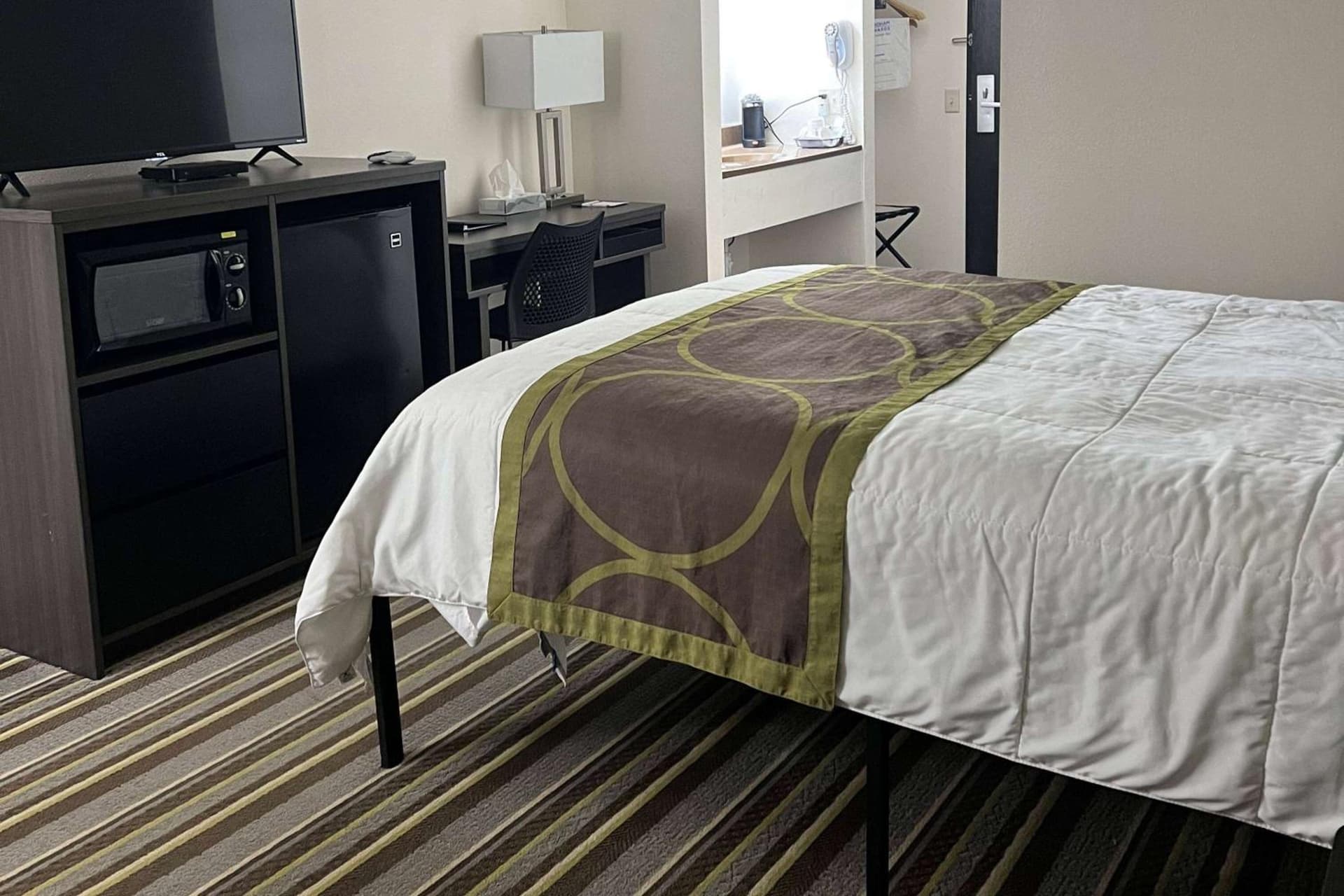 Super 8 by Wyndham Nebraska City interior in Percival, IA — gallery photo 2