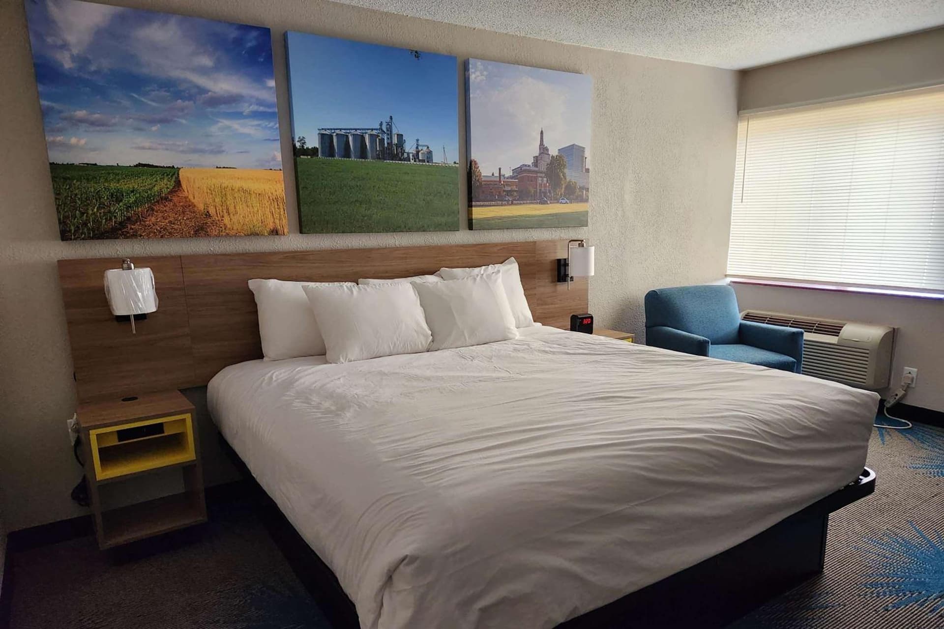 Days Inn by Wyndham Davenport property views in Davenport, IA — gallery photo 3