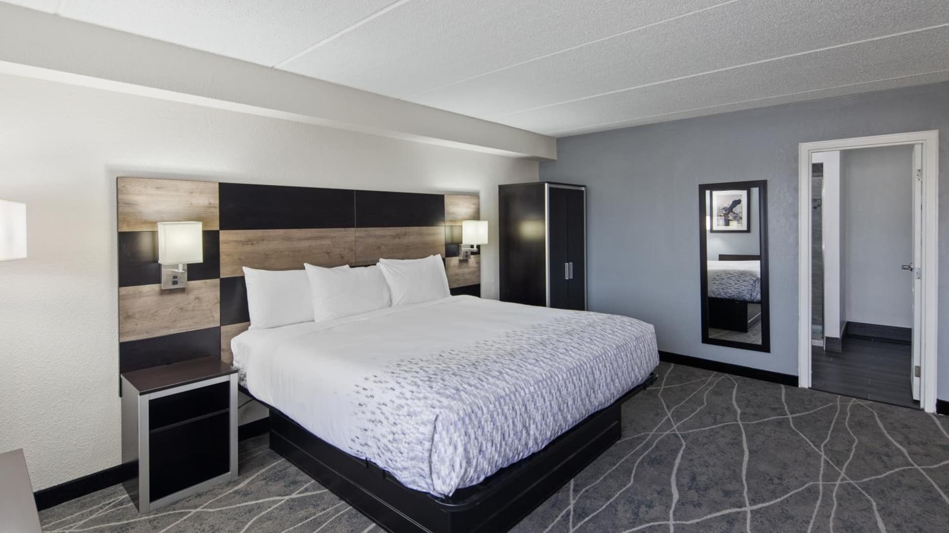 Clarion Pointe Jacksonville near Camp Lejeune gallery photo in Jacksonville, NC — image 22