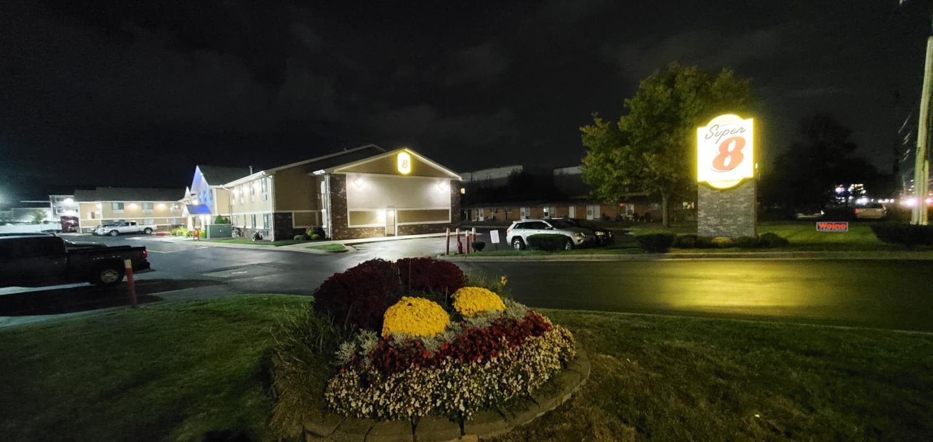 Super 8 by Wyndham Sterling Heights/Detroit Area interior in Sterling Heights, MI — gallery photo 2