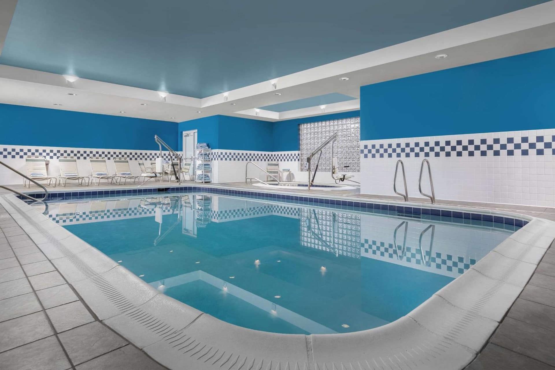Hampton Inn Syracuse Clay interior in Liverpool, NY — gallery photo 2