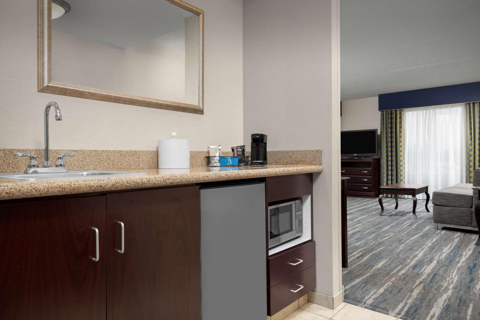 Hampton Inn Syracuse Clay gallery photo in Liverpool, NY — image 13