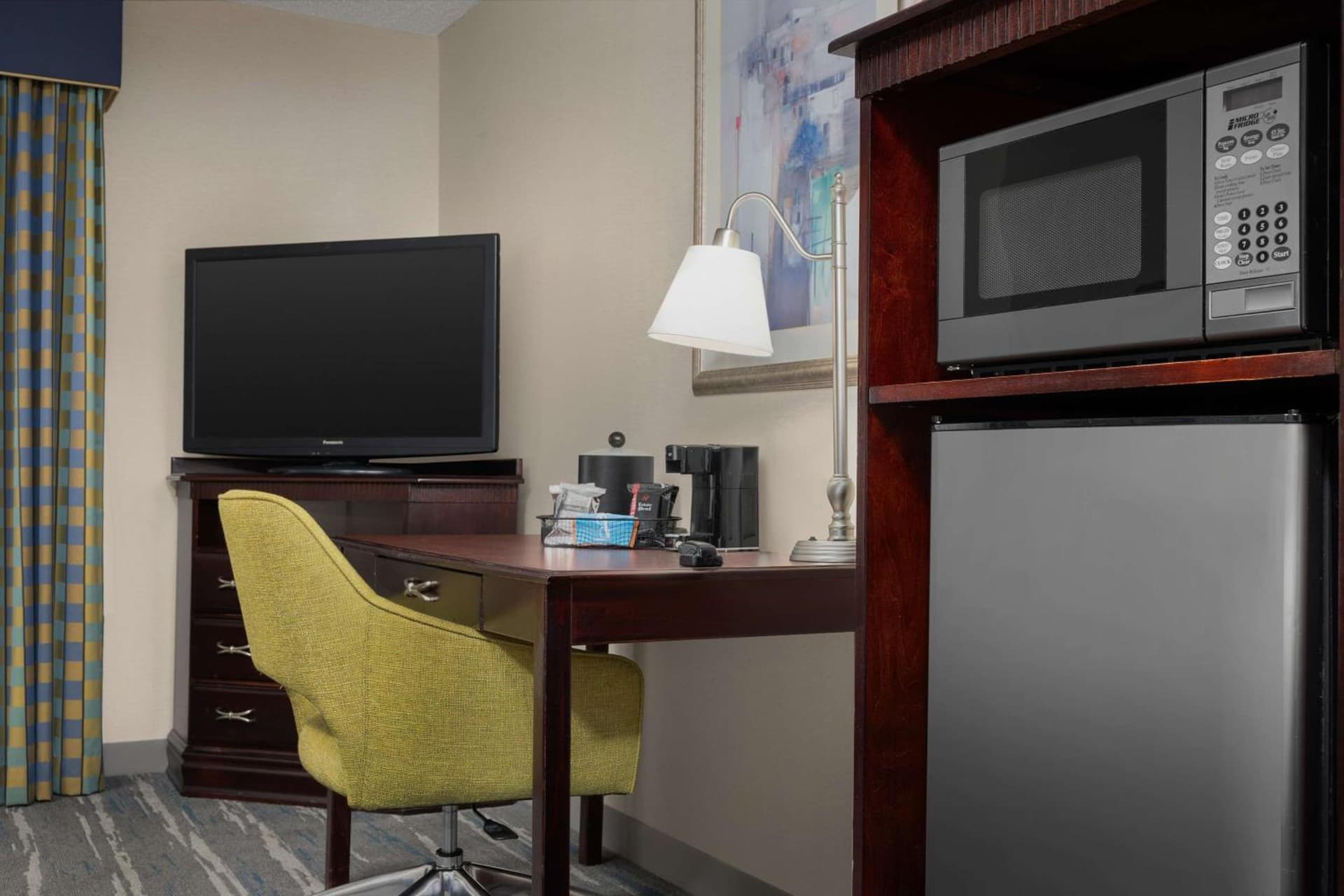 Hampton Inn Syracuse Clay property views in Liverpool, NY — gallery photo 3