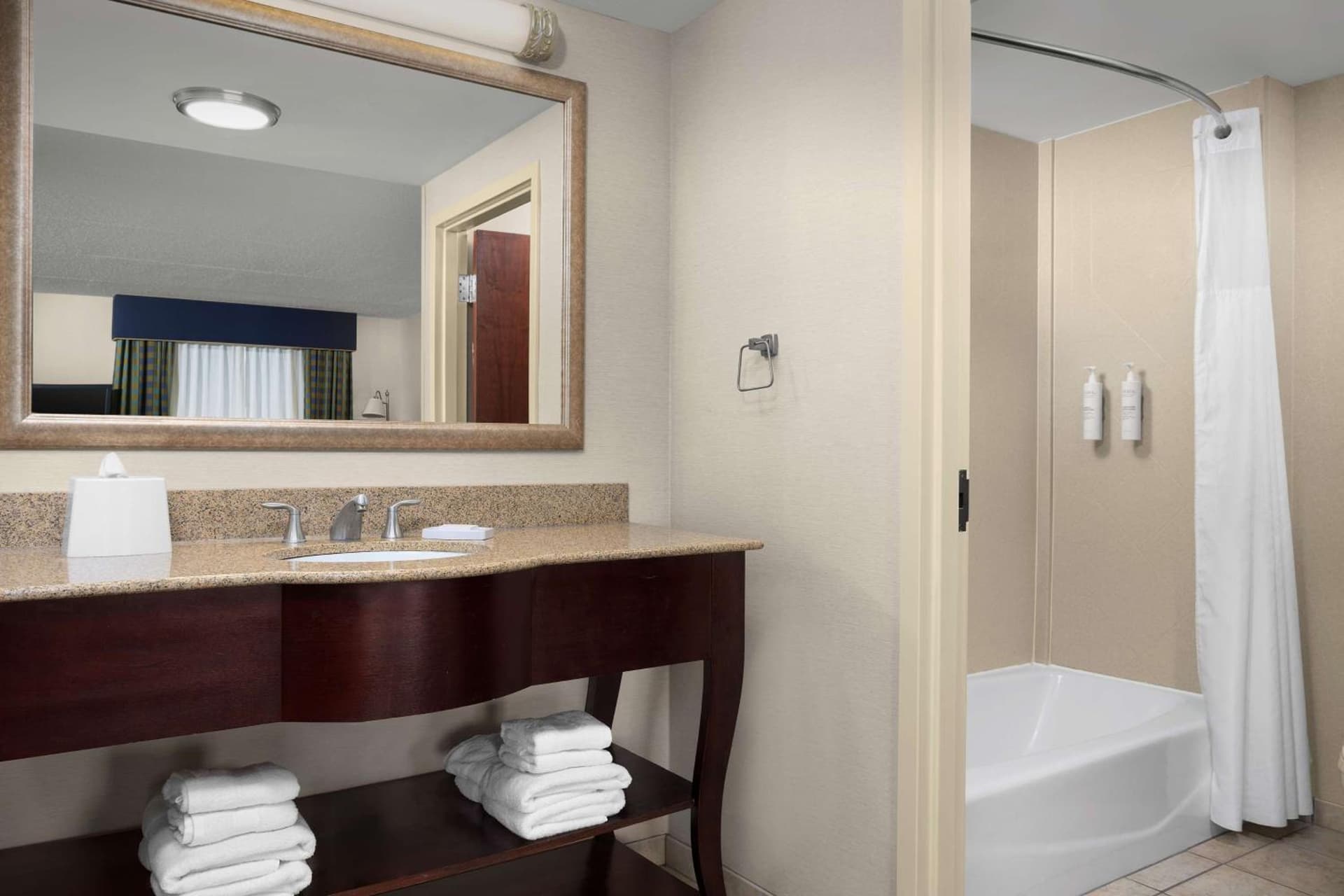 Hampton Inn Syracuse Clay gallery photo in Liverpool, NY — image 10