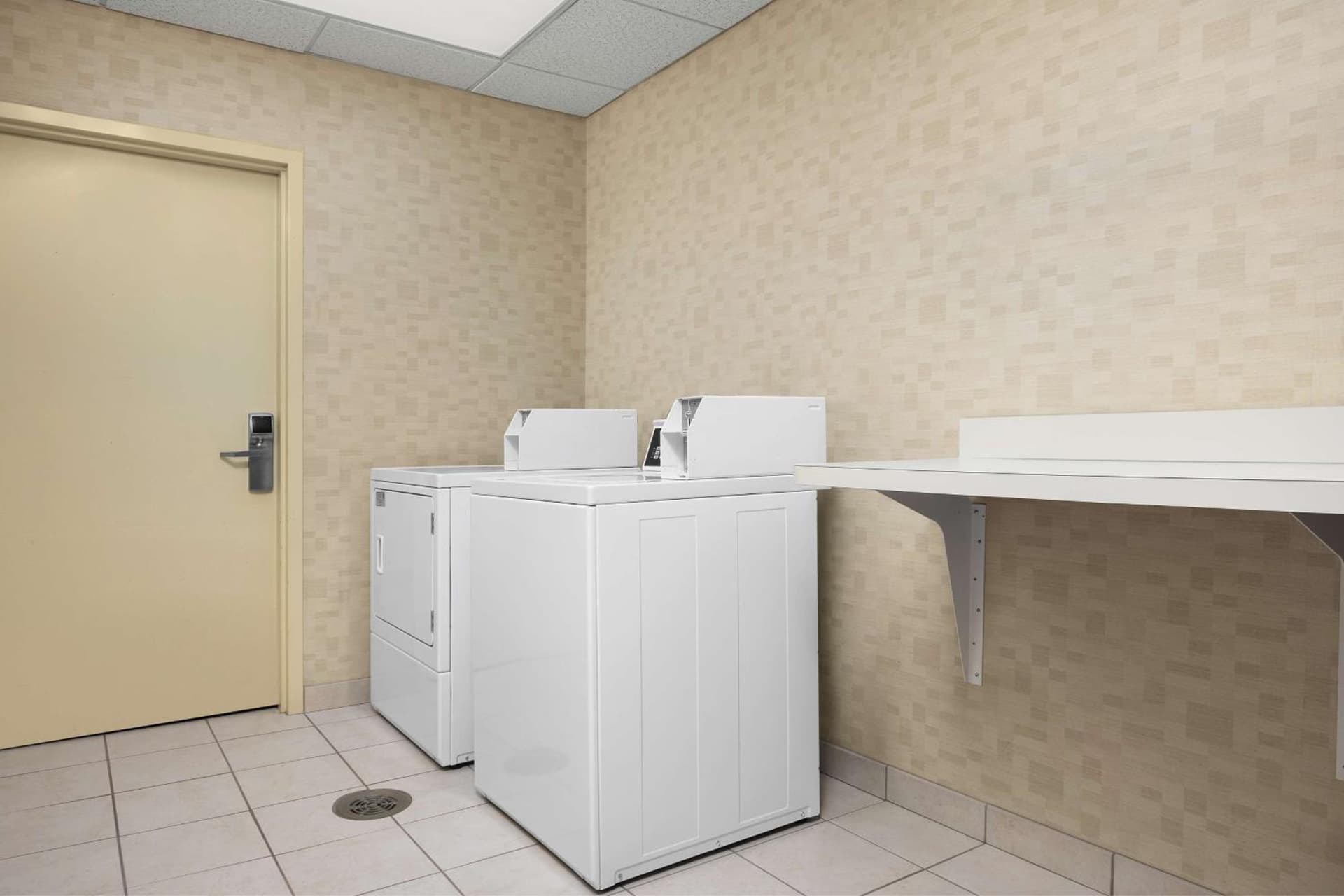 Hampton Inn Syracuse Clay gallery photo in Liverpool, NY — image 6