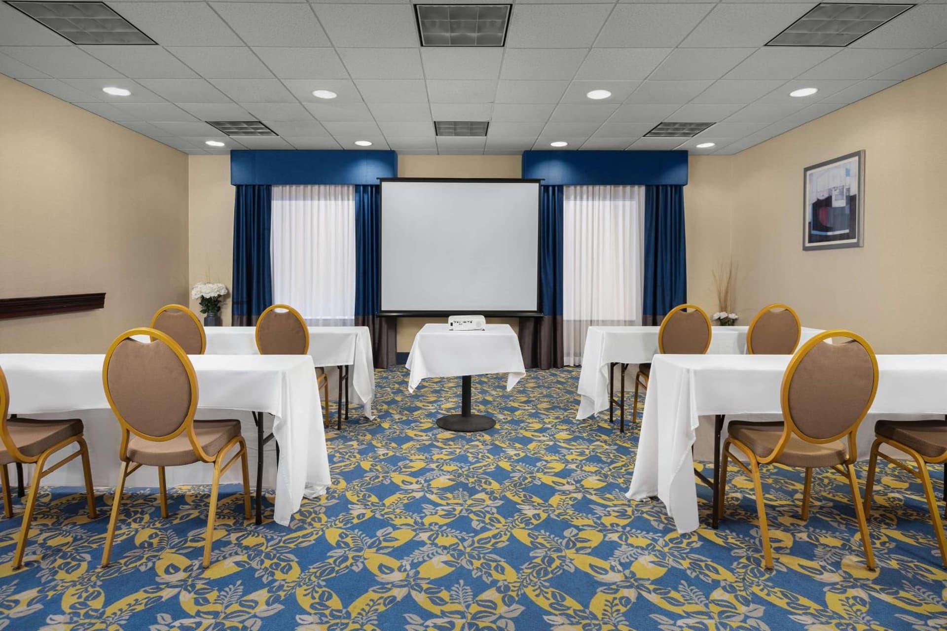 Hampton Inn Syracuse Clay exterior or lobby in Liverpool, NY — main listing photo