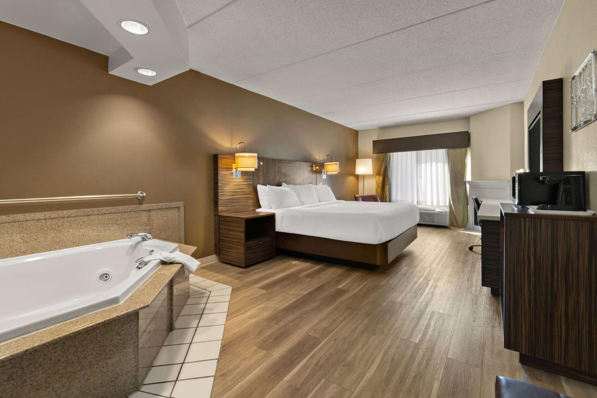 Ramada by Wyndham Harrisburg/Hershey Area gallery photo in Harrisburg, PA — image 23