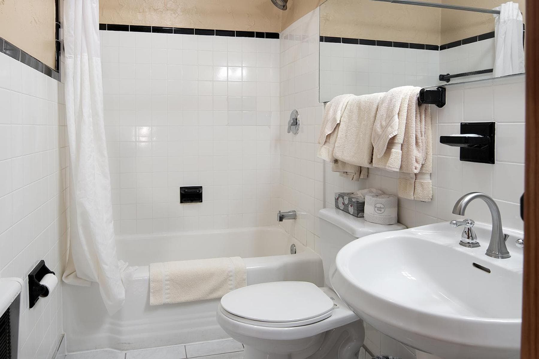 The Ridgeway Inn interior in Blowing Rock, NC — gallery photo 2