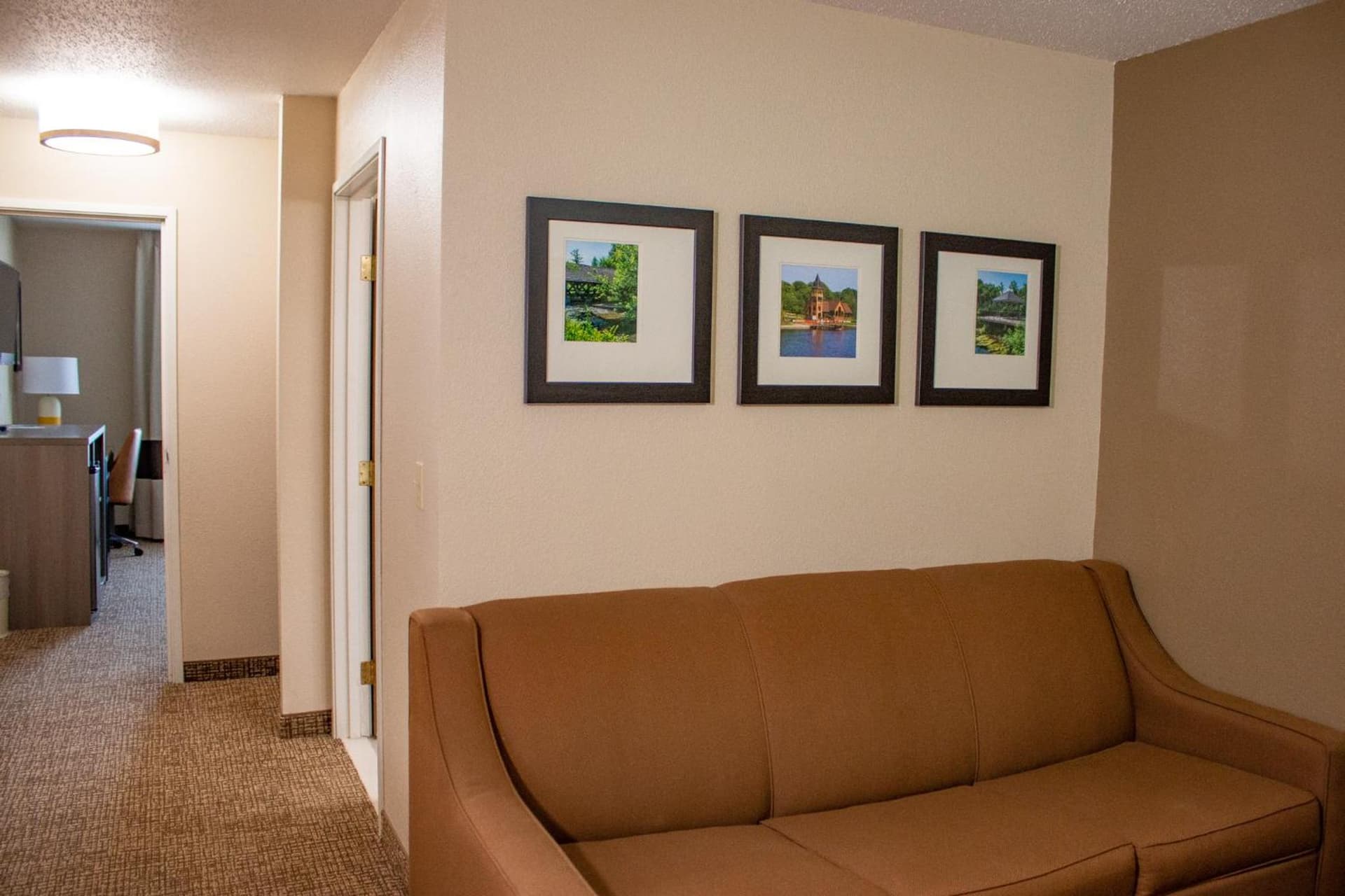 Comfort Inn & Suites Geneva- West Chicago interior in Geneva, IL — gallery photo 2
