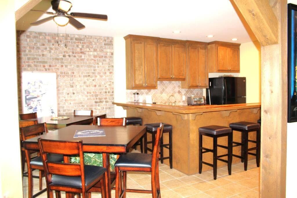 Blue Moon at Diamondhead Resort interior in Hot Springs, AR — gallery photo 2