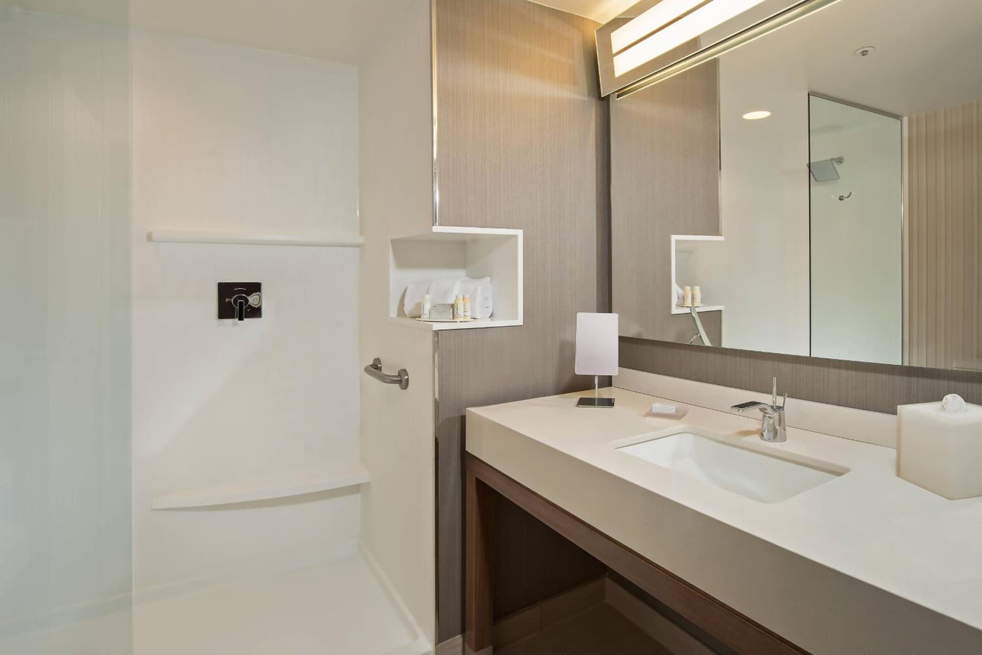 Courtyard by Marriott Concord gallery photo in Concord, NH — image 10