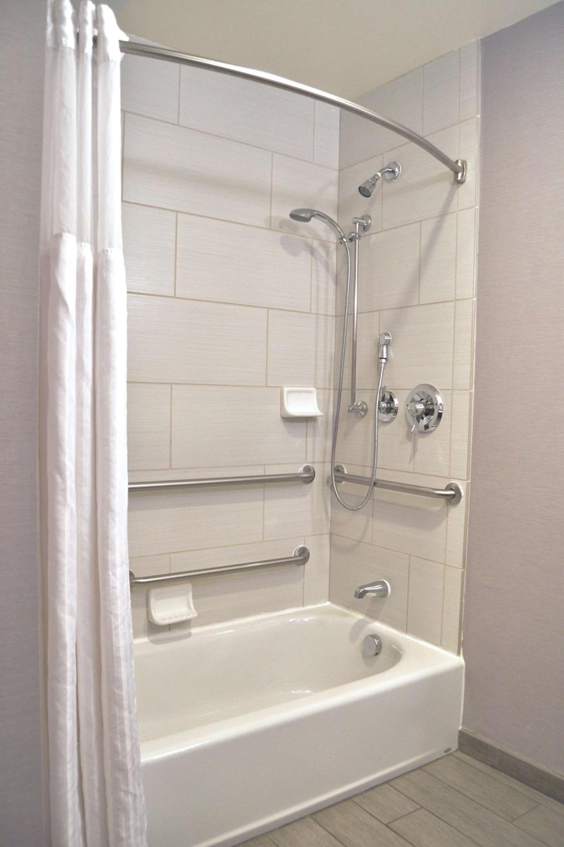 Hilton Garden Inn Raleigh Cary gallery photo in Cary, NC — image 4